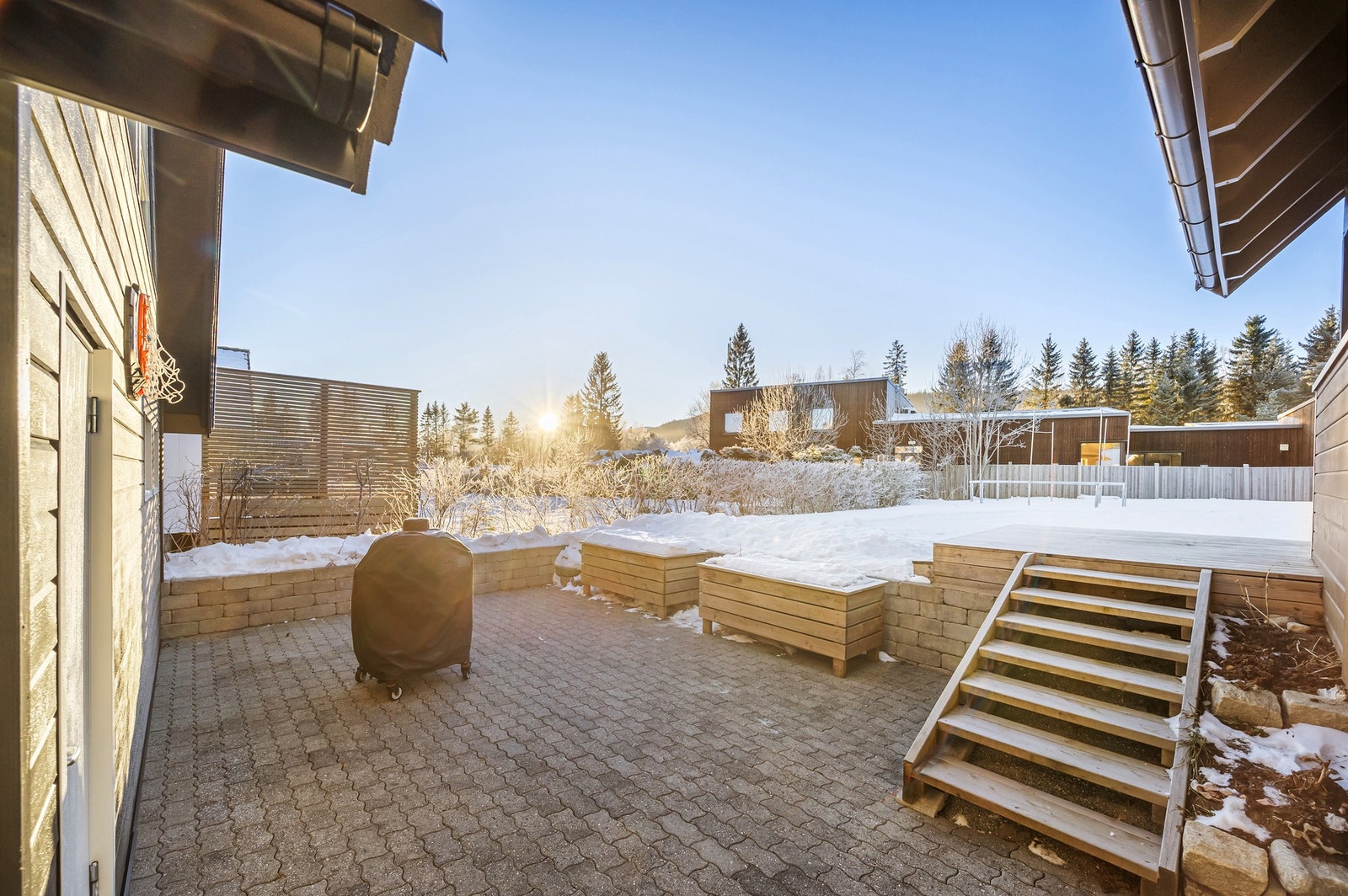 Høsten 2024 ble det lagt ny taktekking, piper ble beslått, og takrenner og nedløpssystem ble skiftet Galleribilde