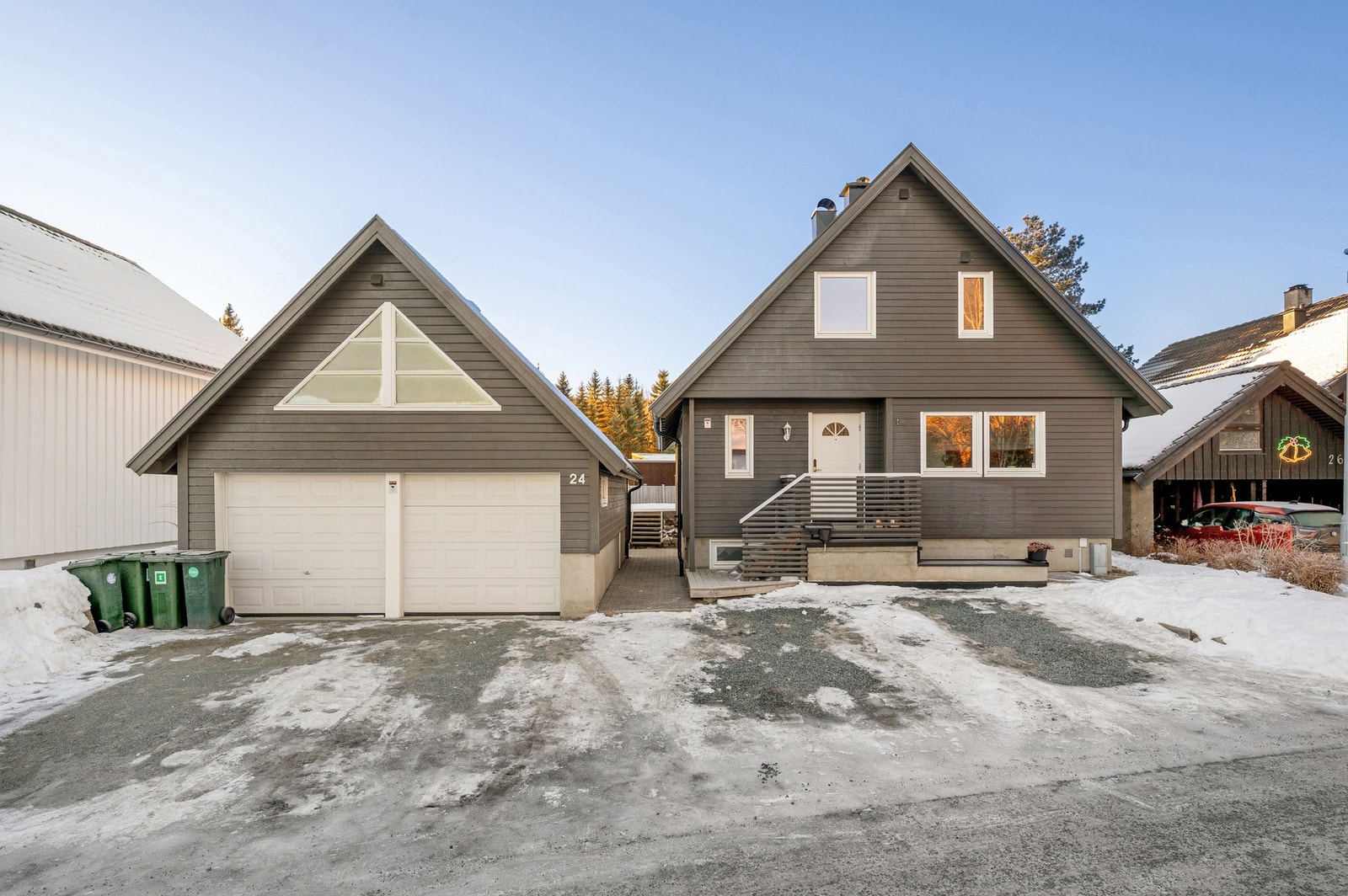 Boligen ligger i en endevei uten gjennomgangstrafikk Galleribilde