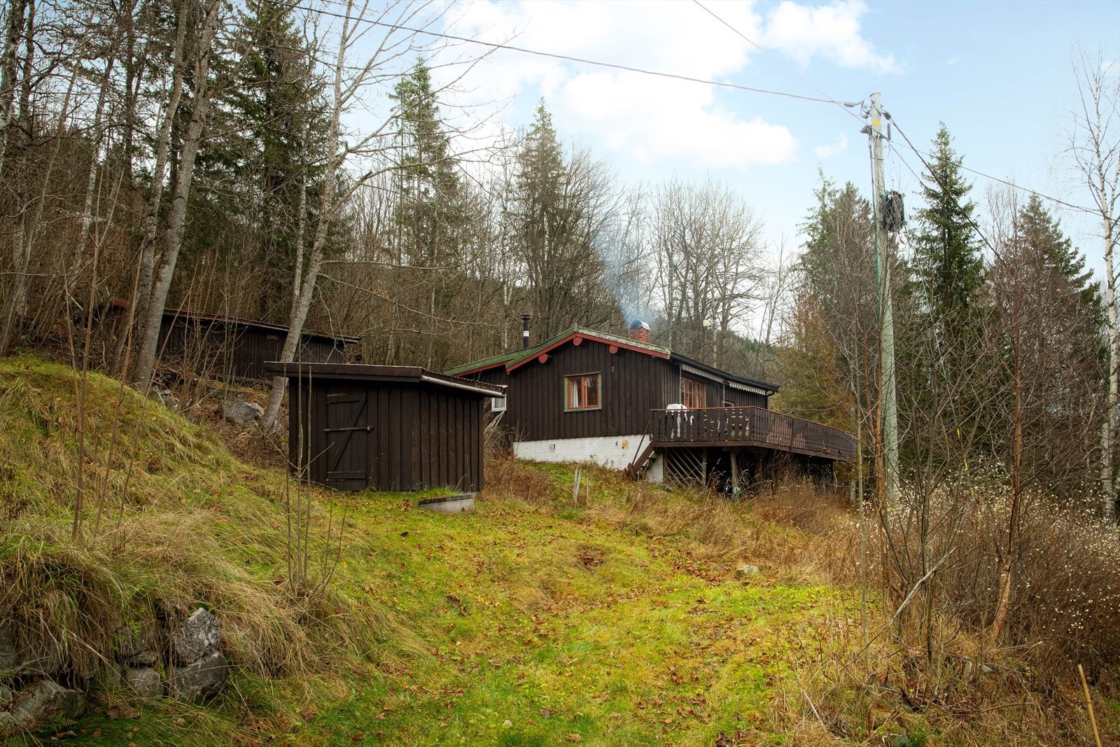 Hytta har fin beliggenhet i hjertet av Telemark, i landlig og naturskjønt område, ca. 15 minutters kjøring fra Hjartdal sentrum. Galleribilde