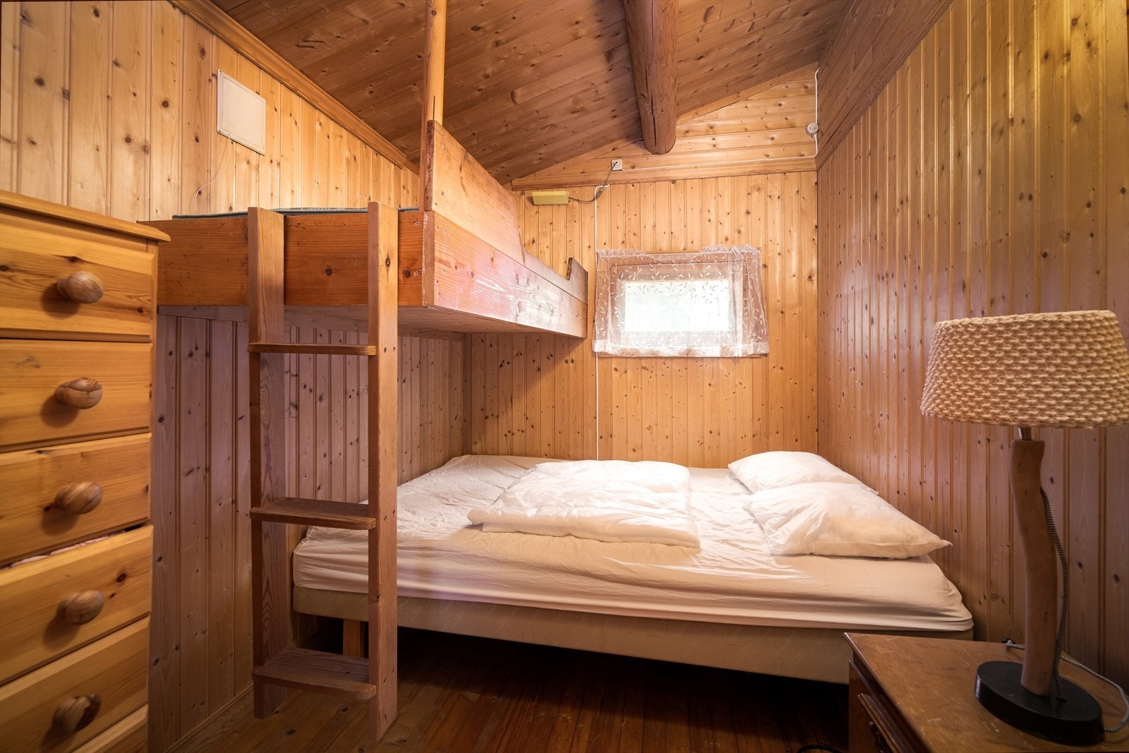Hytta har to gode soverom med plass til seng og soveromsmøblement. Galleribilde