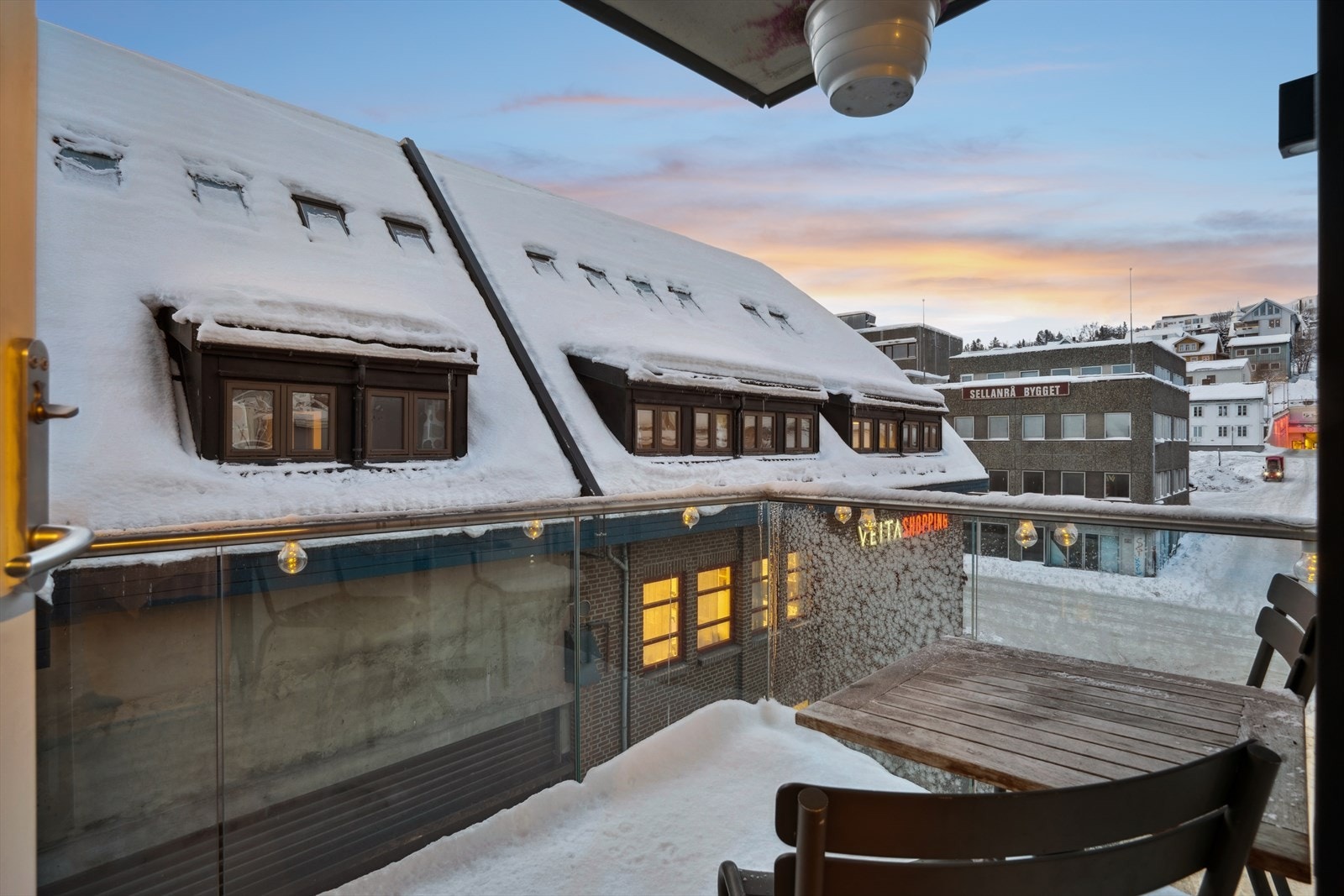 Balkongen er på ca. 4 kvm og er vendt mot sørvest, noe som gir gode solforhold Galleribilde