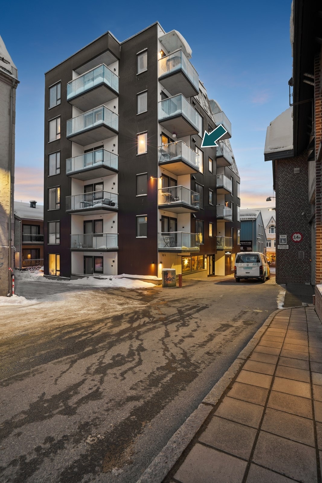 Leiligheten ligger fint plassert i 4. etasje og bygget har heis som gir enkel adkomst Galleribilde