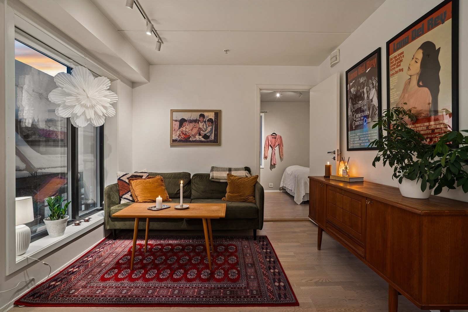 I stue/kjøkken er det behagelig vannbåren gulvvarme og leiligheten har i tillegg balansert ventilasjon som gir godt inneklima Galleribilde