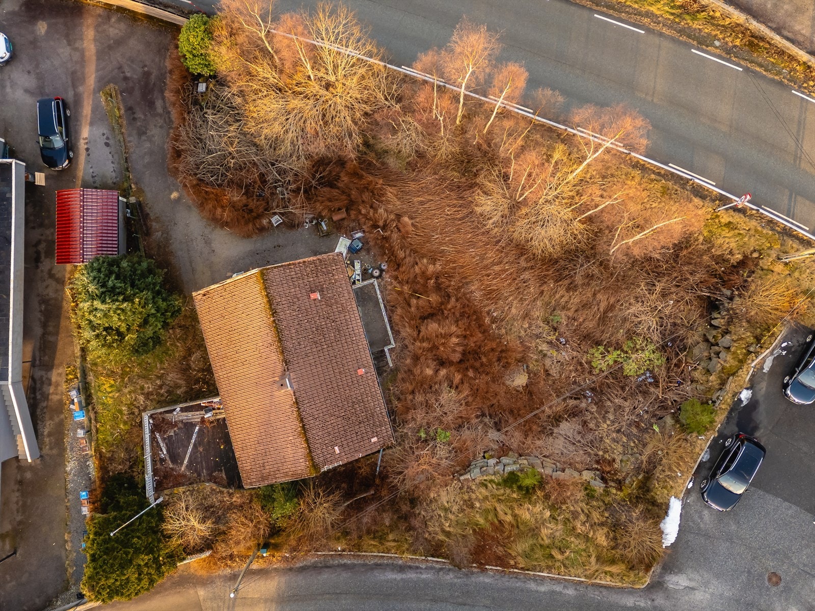 Velkommen til Kleppevegen 132, en romslig boligtomt med sentral beliggenhet på Askøy. Galleribilde