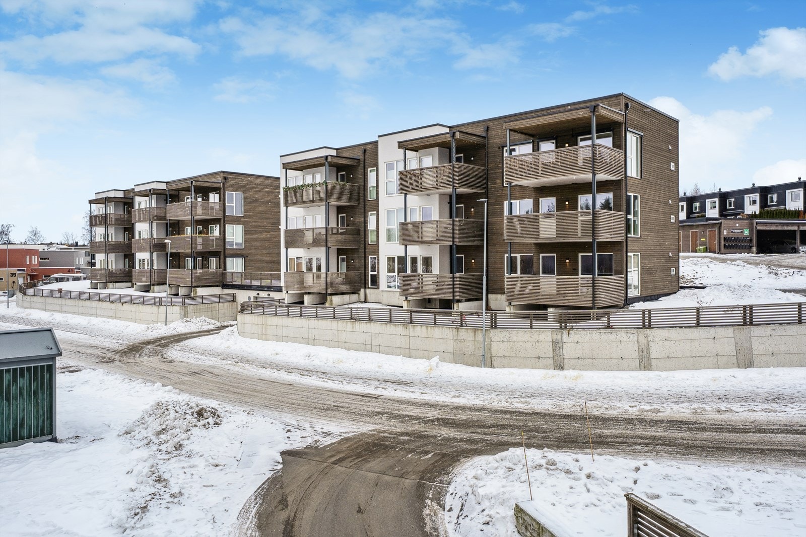 Nygård kombinerer ro og frisk luft med korte avstander til alt fra skole og barnehage til butikker og kollektivtransport - et perfekt sted for deg som ønsker en balansert og komfortabel livsstil. Det er ca. 2,5 km til indre del av Askim sentrum. Galleribilde