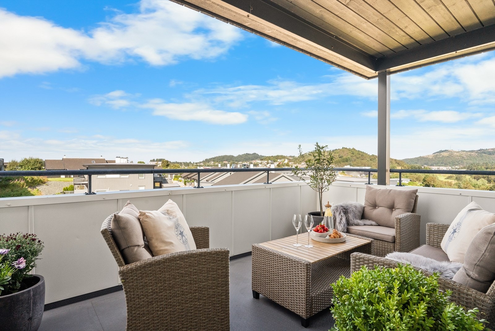 Delvis overbygd veranda Galleribilde