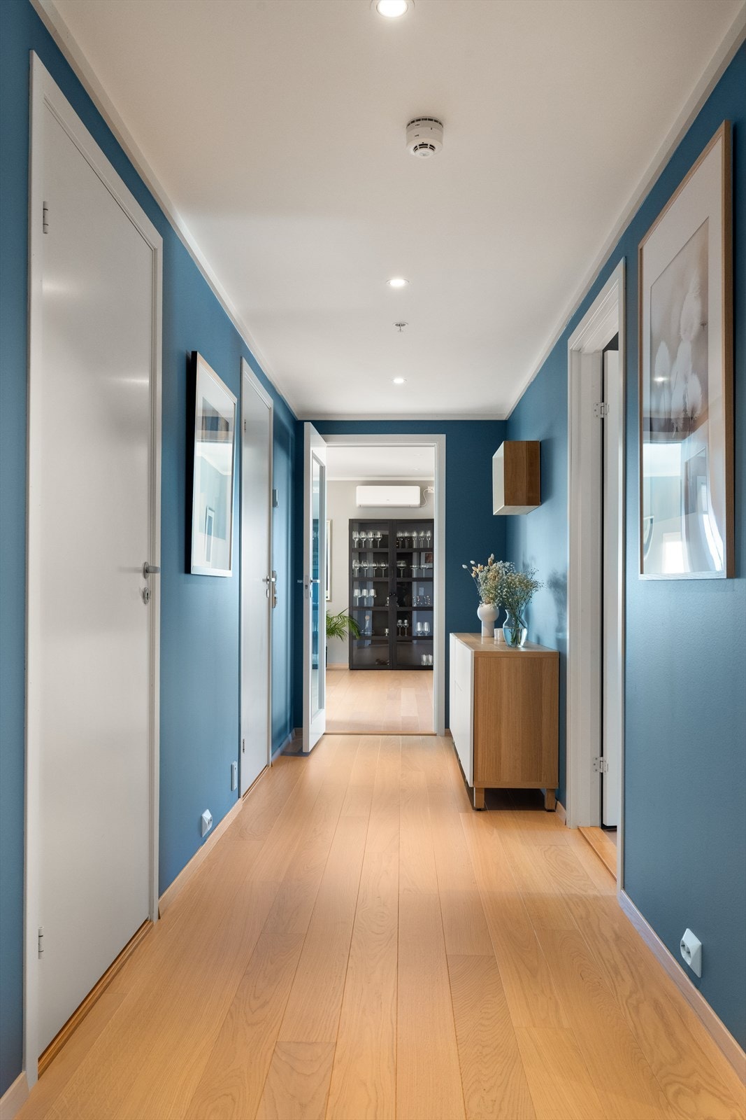 Fra gang mot stue Galleribilde