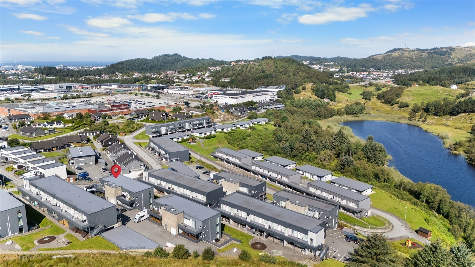 Her har man gangavstand til alle handels- og servicetilbud på Raglamyr Galleribilde