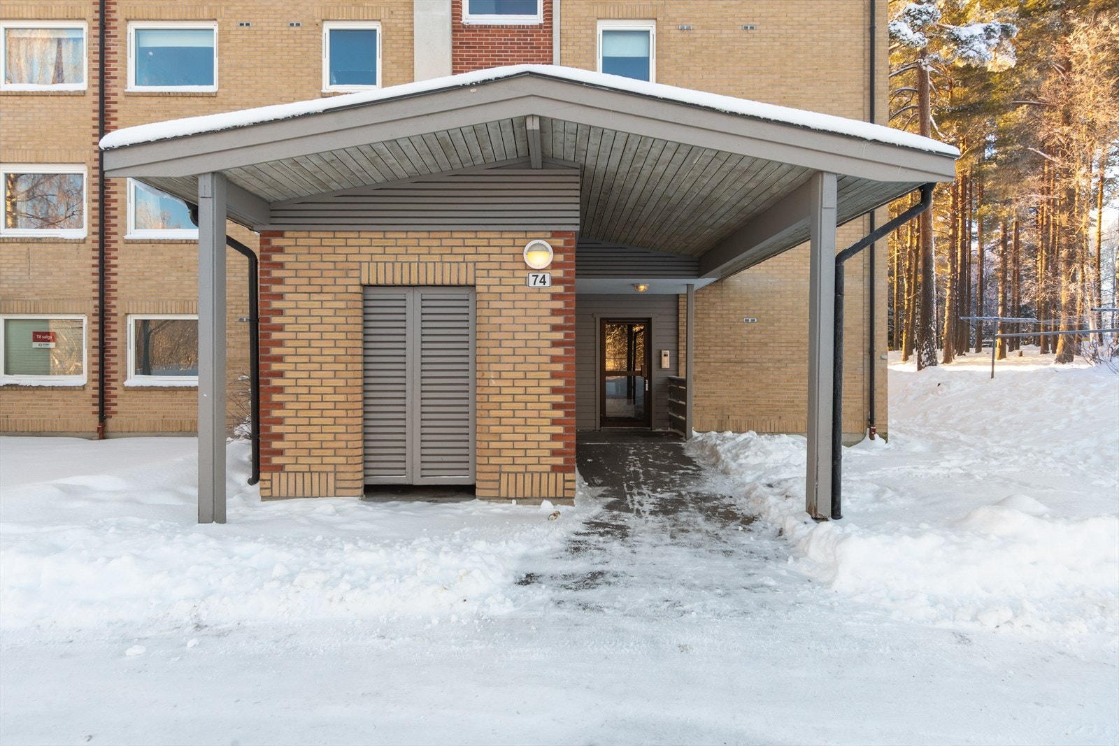 Overbygget inngangsparti Galleribilde