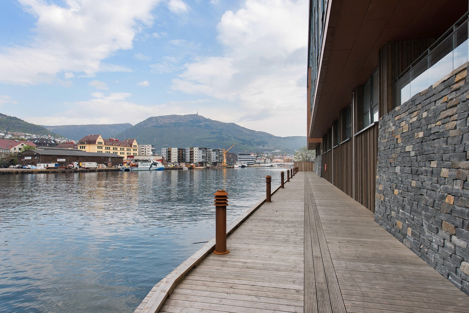 Fantastiske muligheter til rekreasjon langs strandpromenaden. Galleribilde