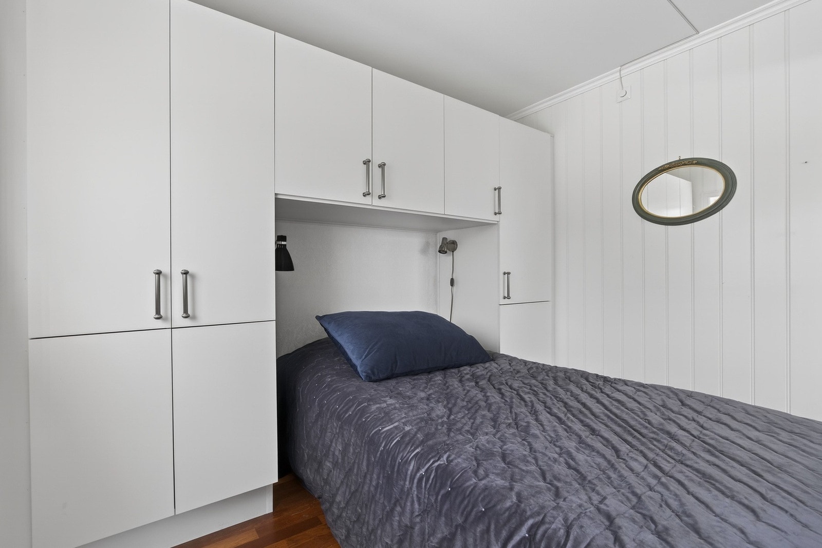 Ellers er det plass til nattbord m.m. Galleribilde