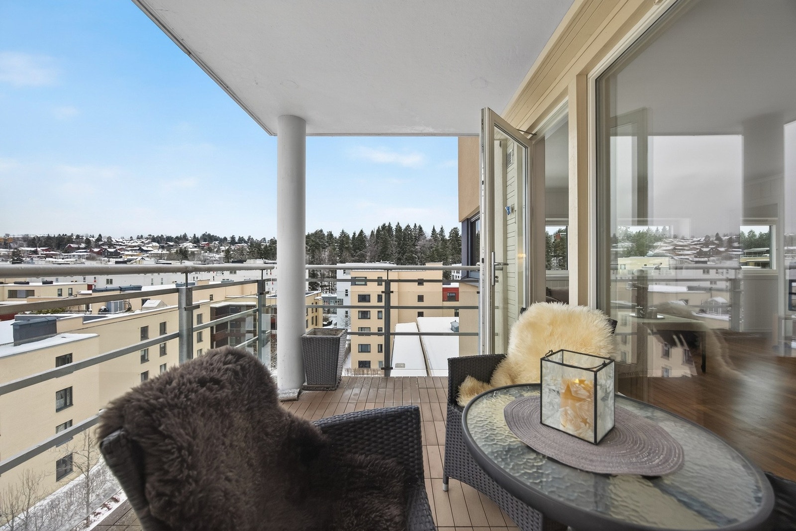 Her sitter man også usjenert. Galleribilde