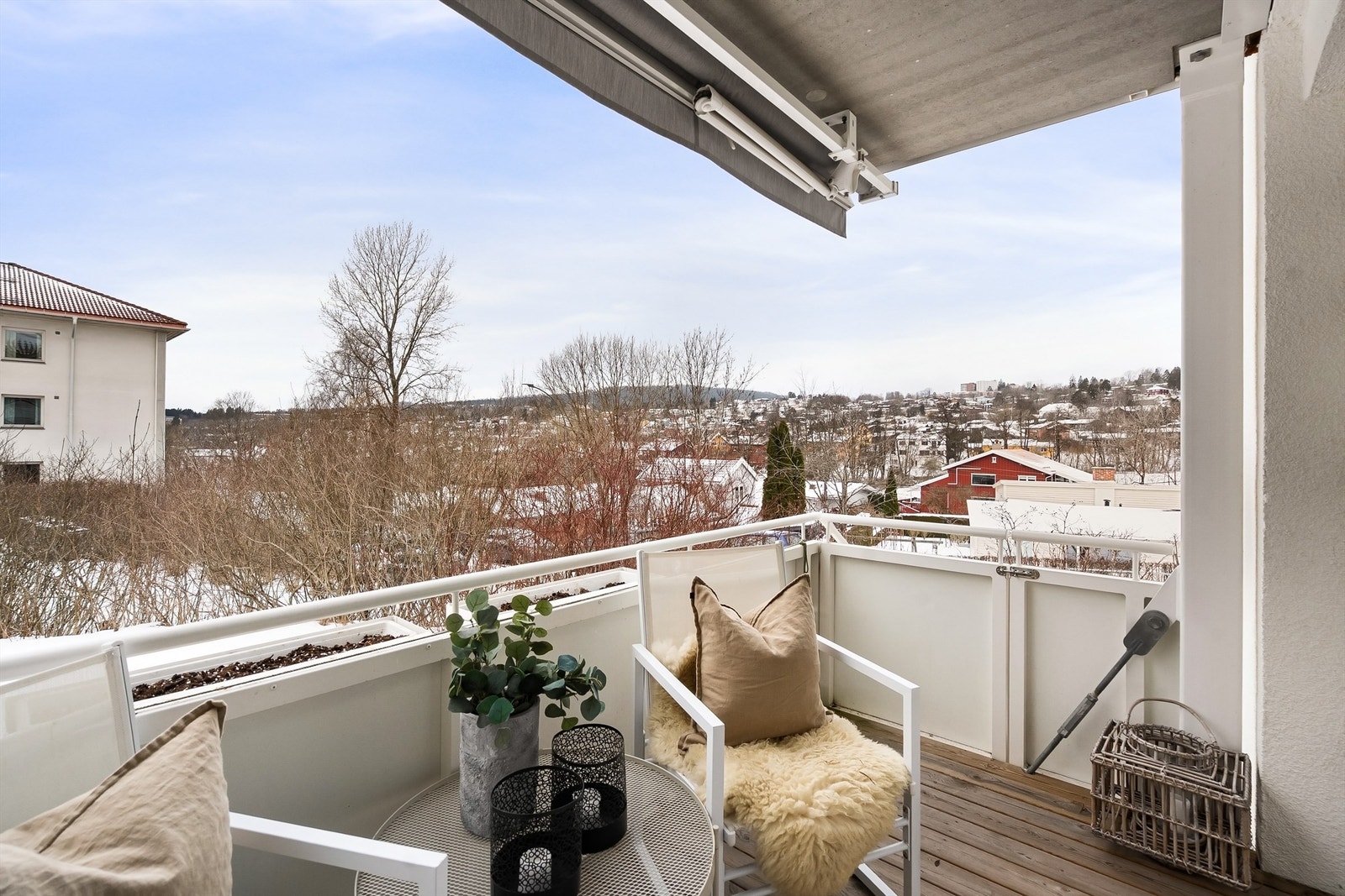 Leiligheten ligger fint til i et rolig enebolig område på Tåsen. Foto:CASP Galleribilde