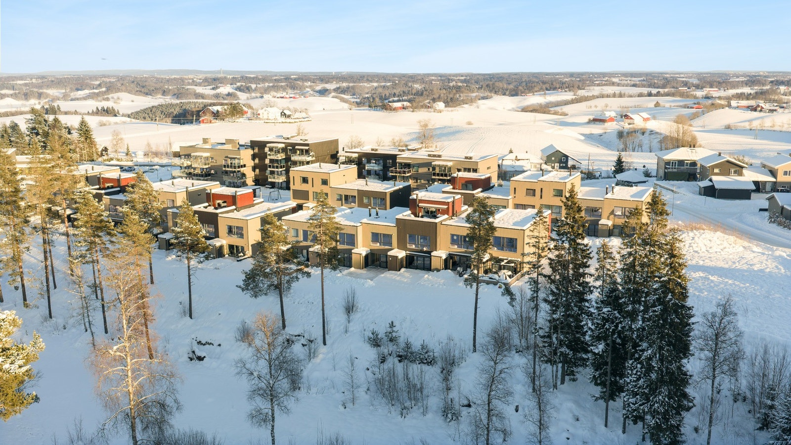 På Ramstad bor du tett på naturen, samtidig som at det er en kort kjøretur til Oslo Lufthavn Gardermoen og E6. Galleribilde