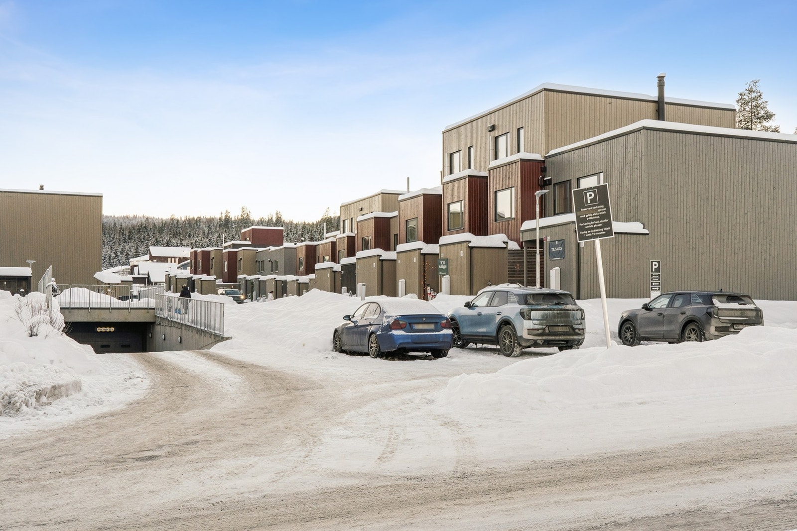 Gjesteparkering, ned til parkeringskjeller Galleribilde