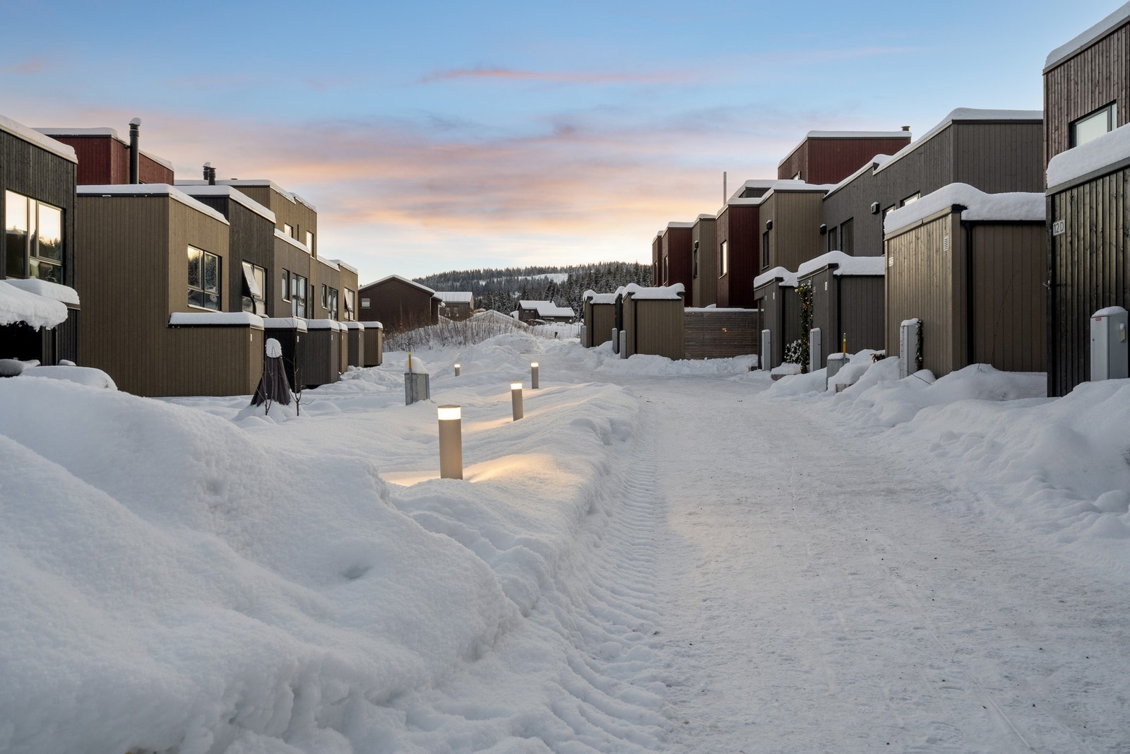 Trivelig nabolag med nærhet til skole og barnehage. Galleribilde