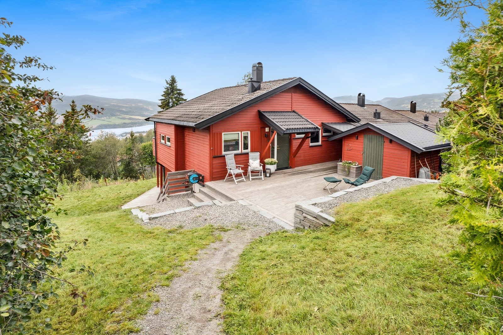 Boligen har skjermet beliggenhet og ligger i utkanten av feltet. Galleribilde