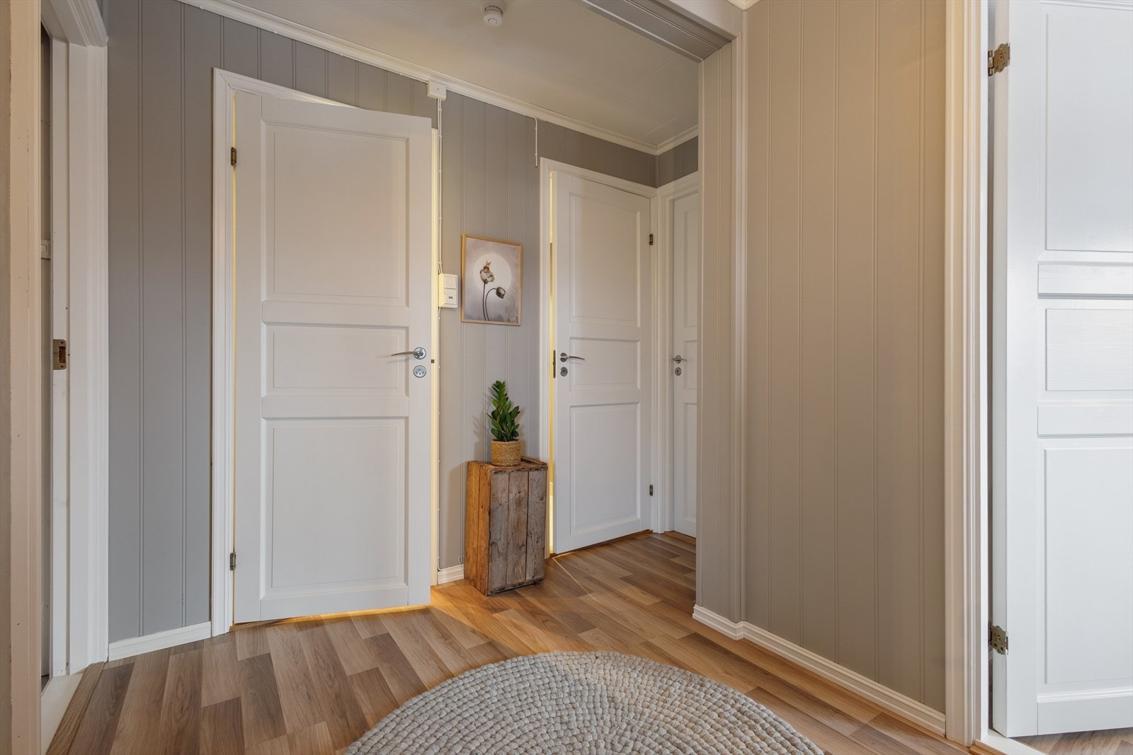 Gangen har varme i gulv. Galleribilde