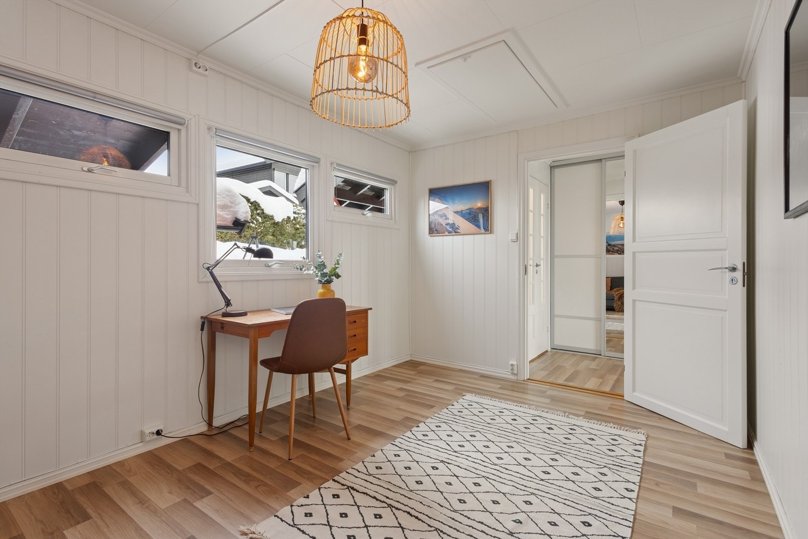 Her er det god plass til dobbeltseng og garderobeløsning. Galleribilde