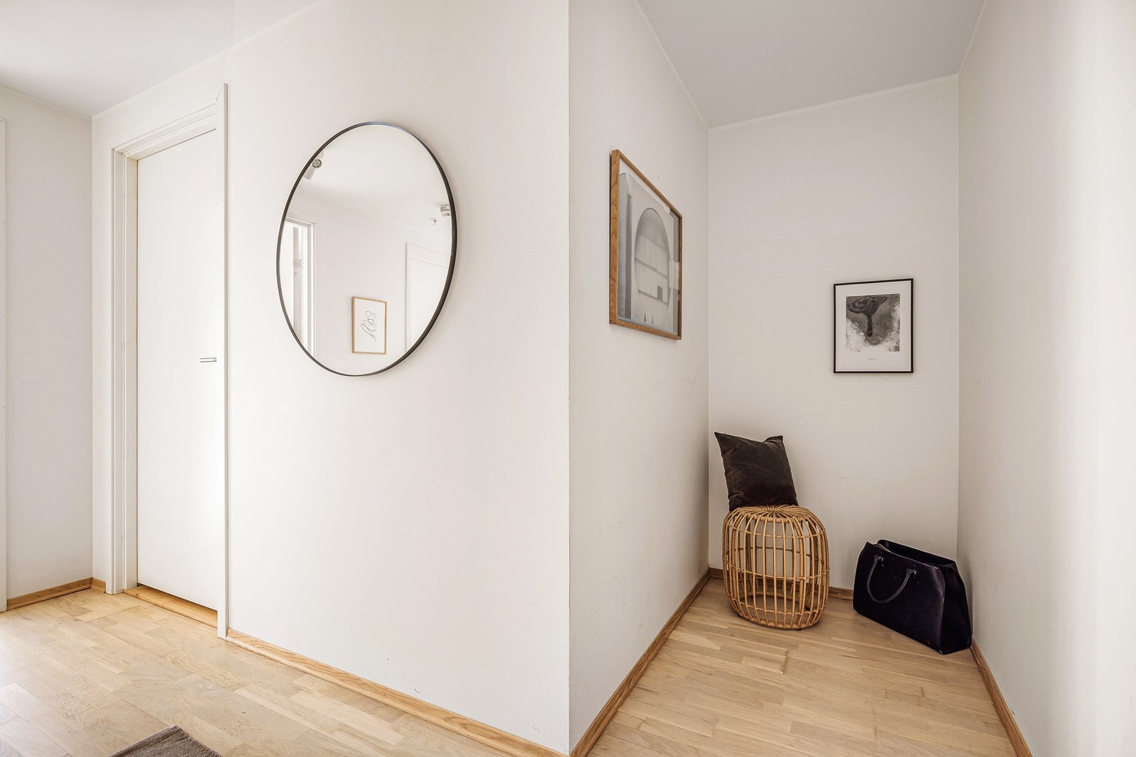 - Mulighet for å etablere en skjult oppbevaringsløsning ved å lukke av nisjen - Galleribilde