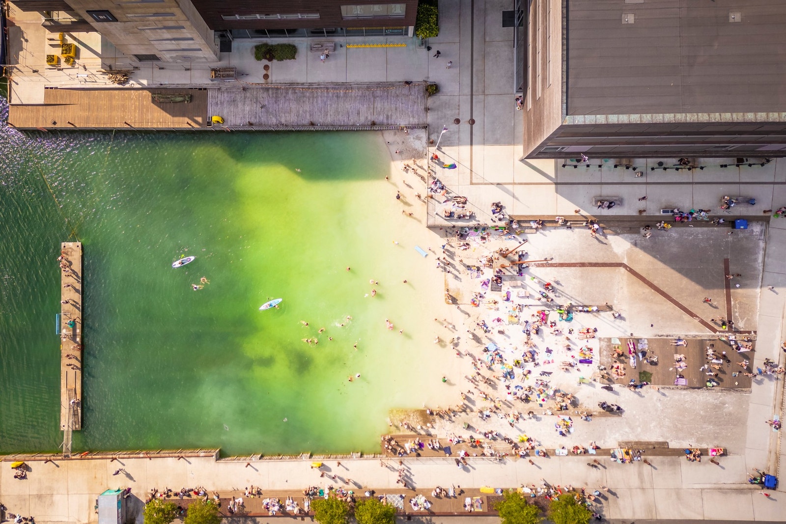 - Bi har også populær bystrand - Galleribilde