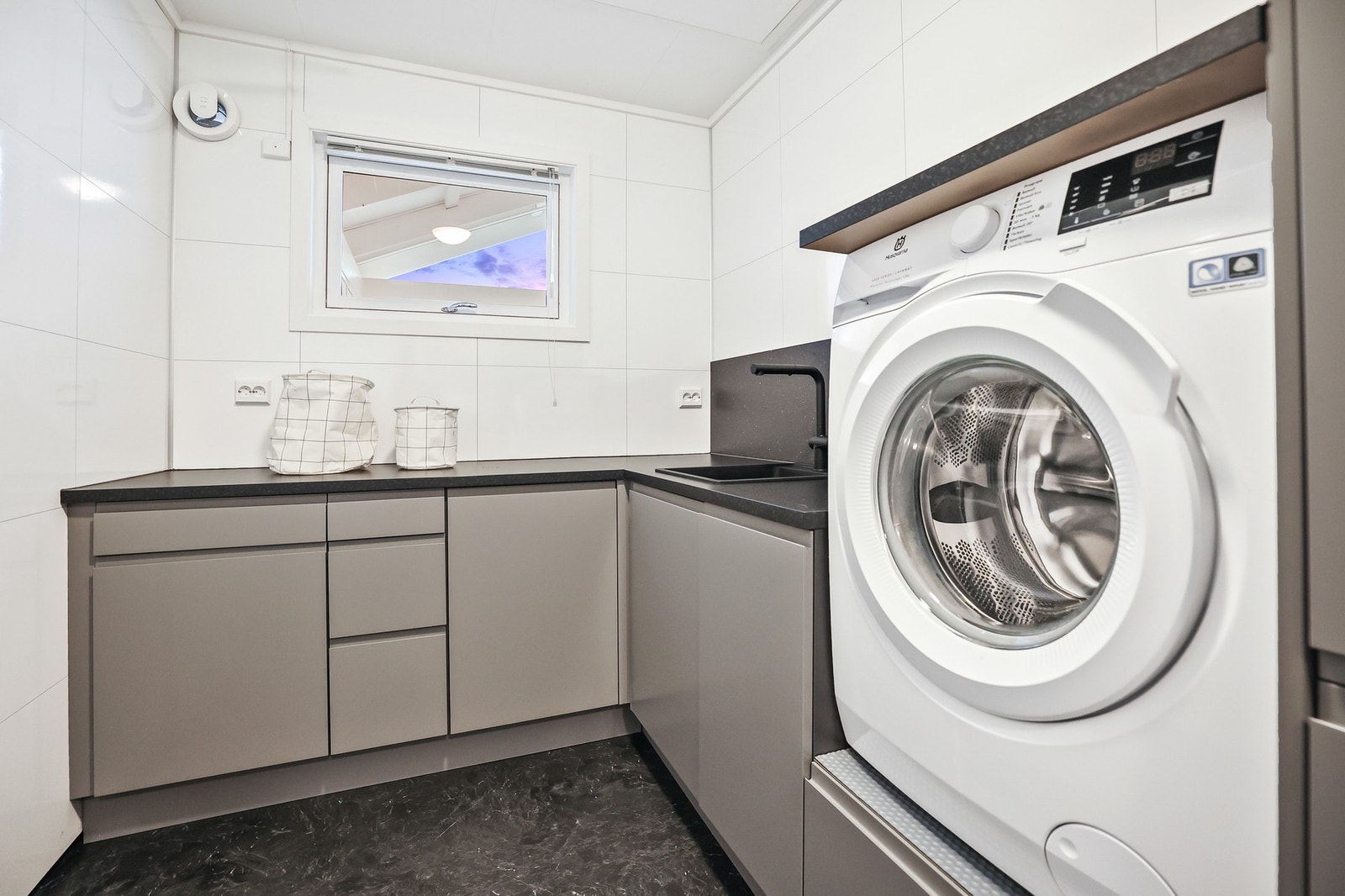 Vaskerom. Galleribilde