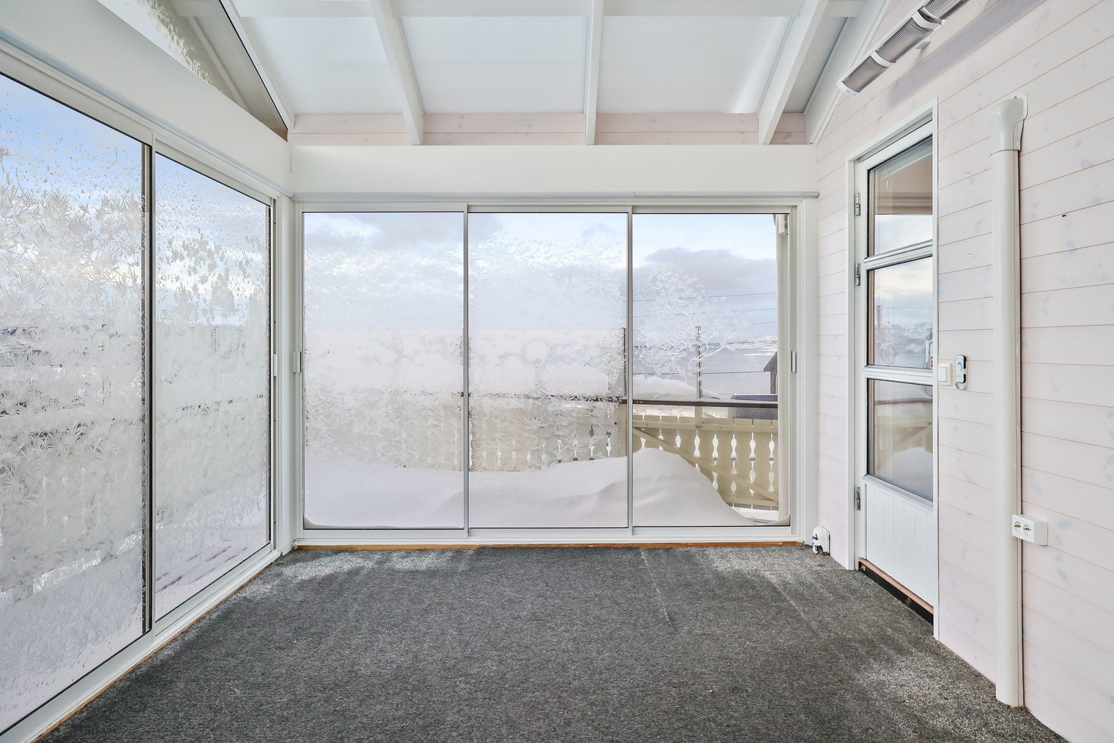 En ypperlig forlengelse av stuerommet om sommeren. Galleribilde