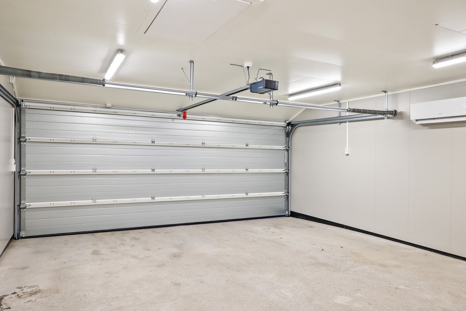 Garasjen er isolert og det er montert varmepumpe. Galleribilde