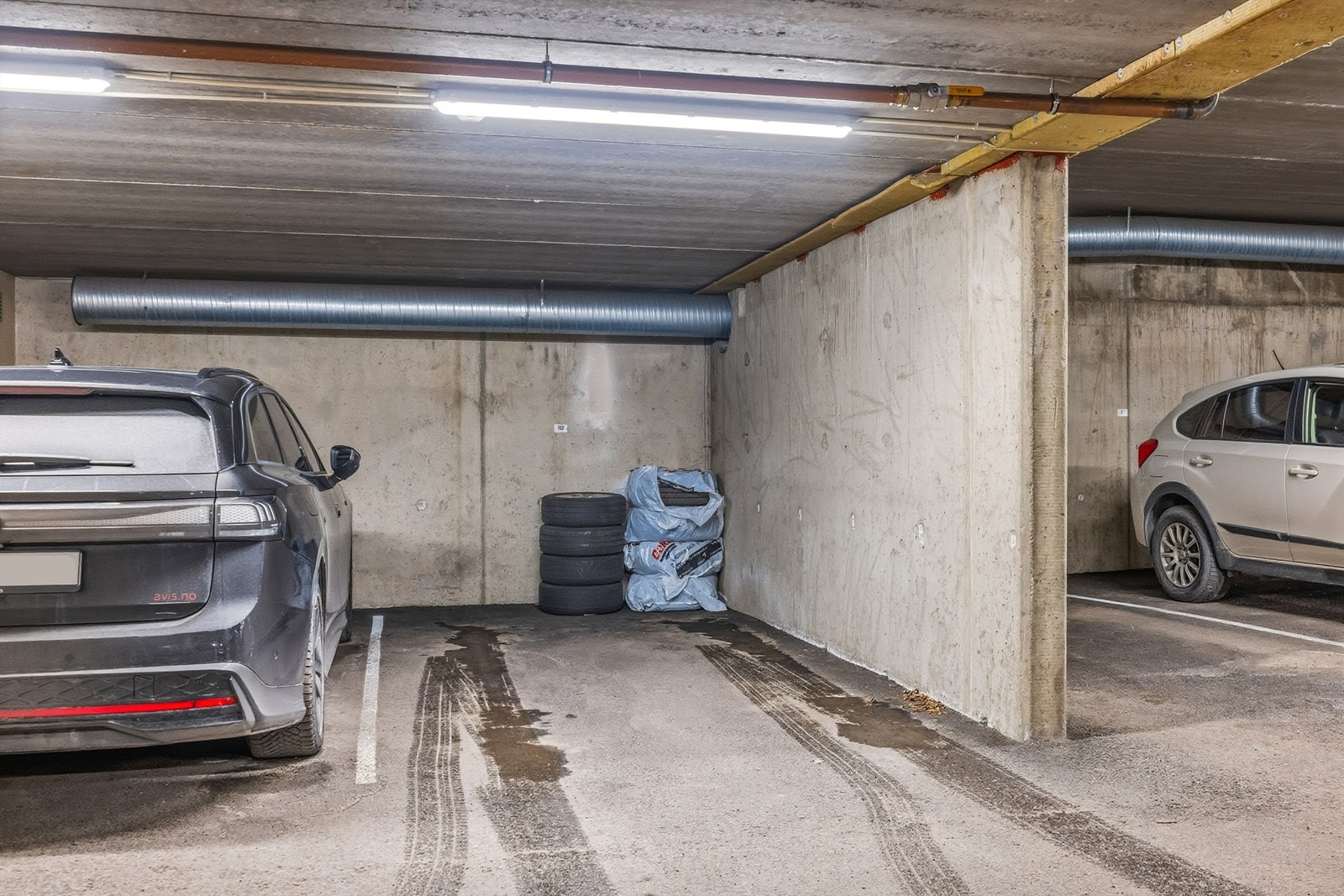 Leiligheten disponerer 1 garasjeplass i felles garasjekjeller Galleribilde