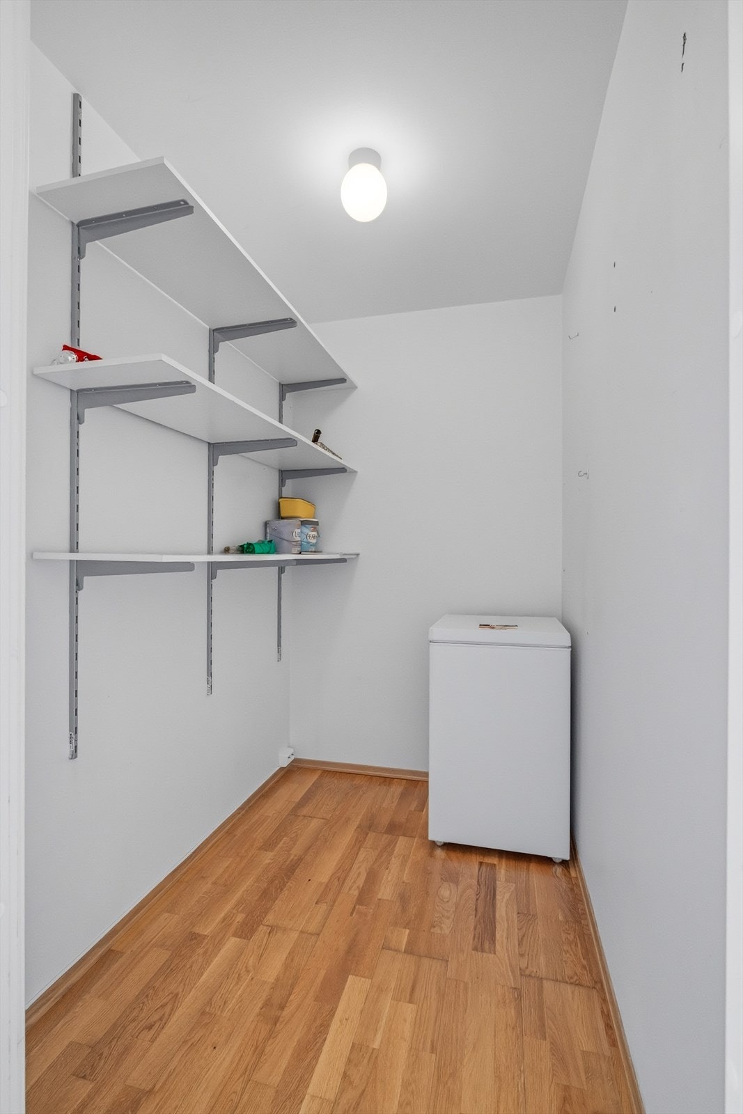 Leiligheten har gode oppbevaringsmuligheter i innvendig bod Galleribilde