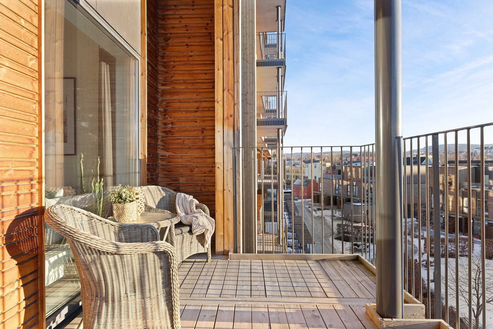 I 4.etasje har du både god oversikt over området og en sjeldent bra intern beliggenhet i bygget. Galleribilde