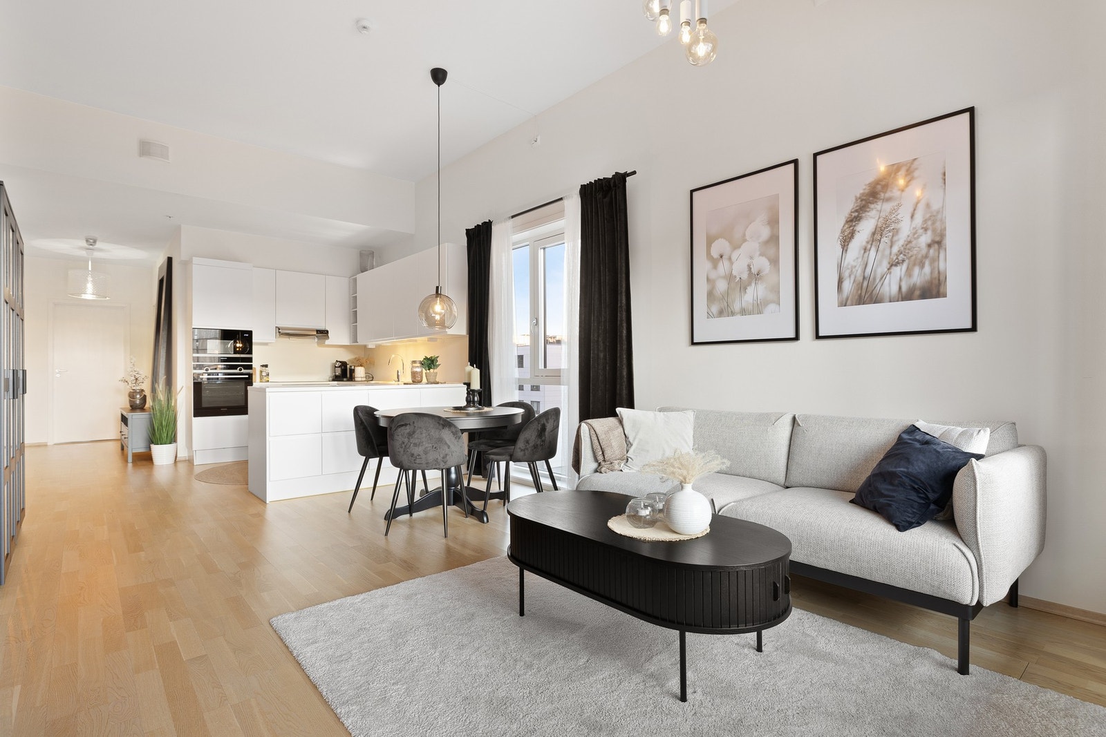 Med byggeår 2017 nyter du godt av alt du kan forvente av moderne kvaliteter. Deriblant heisadkomst, parkering i kjeller, fjernvarme og balansert ventilasjon. Galleribilde