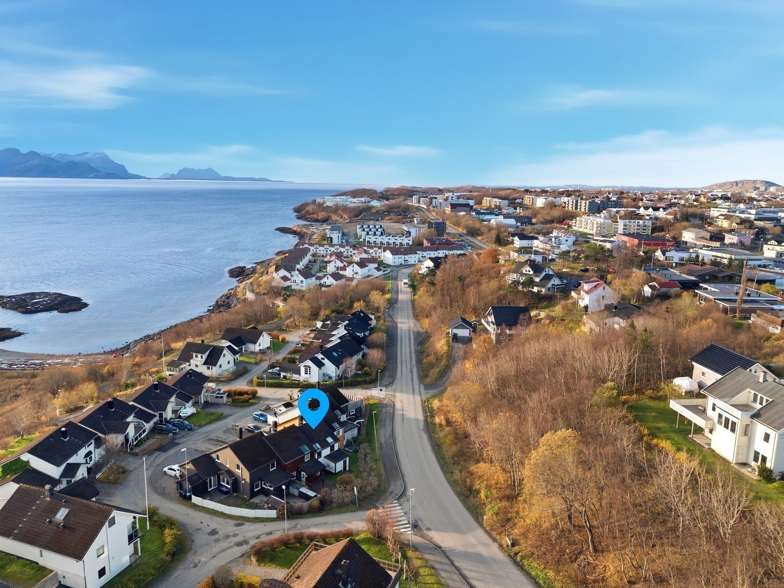 Rekkehuset ligger fint til på Alstad, med flotte turområder som nyetablerte kyststien like ved. Galleribilde