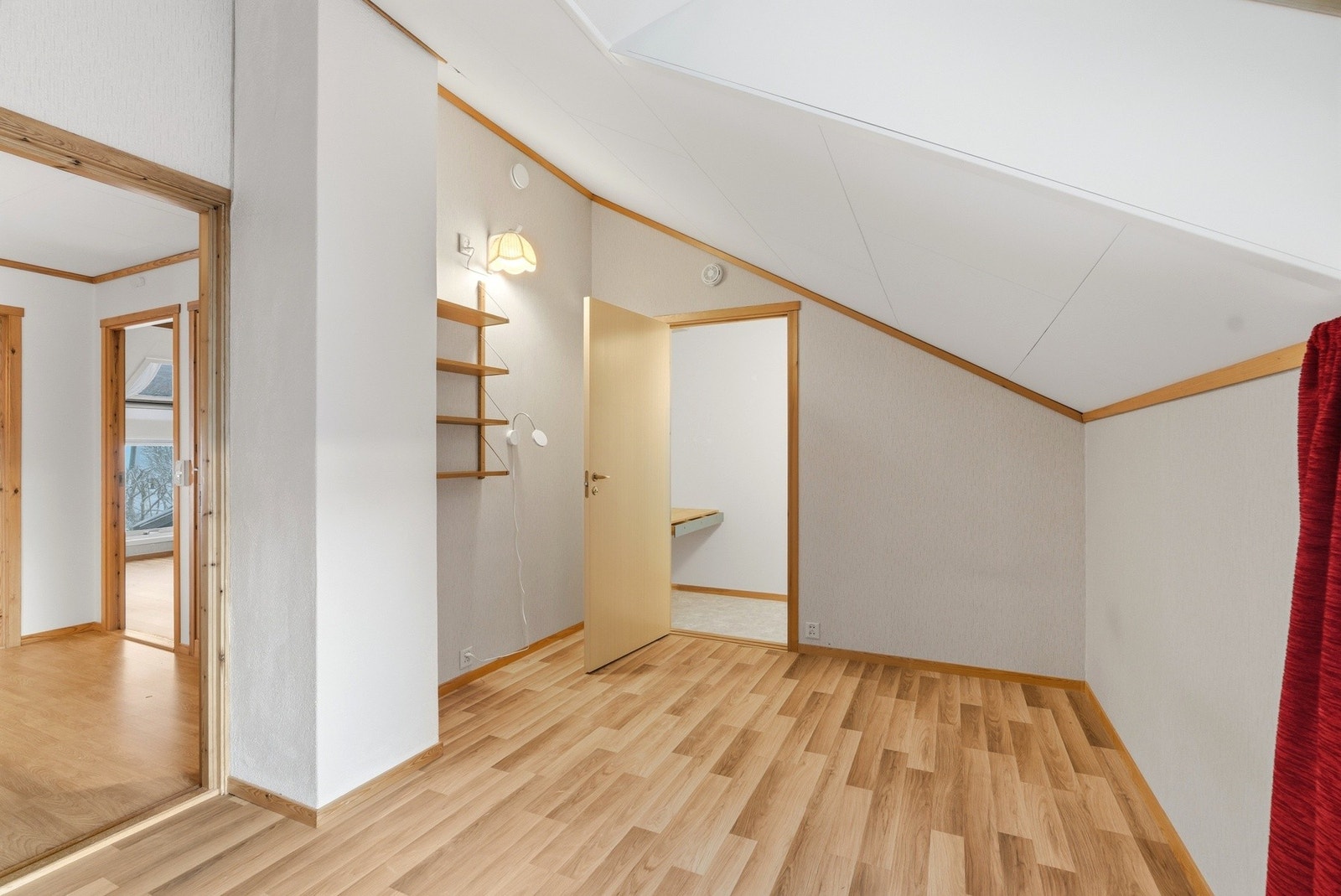 Soverom nr. 1 - Her er det adkomst til bod Galleribilde