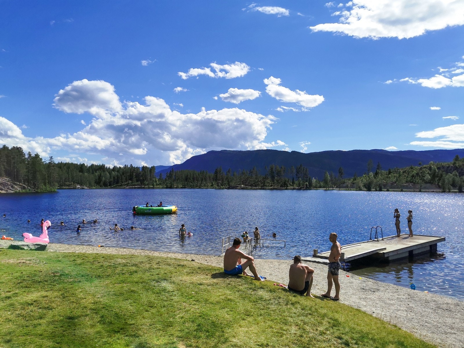 Trytetjern i Nesbyen er stedet for bading, soling, tur- og naturopplevelser. Galleribilde