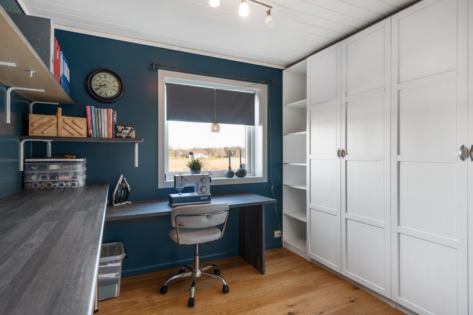 Soverom i første etasje som idag brukes som kontor. Galleribilde