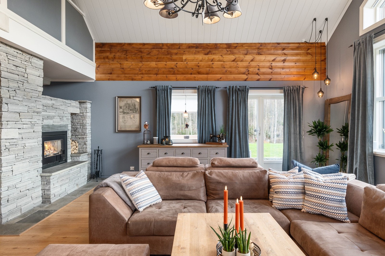 Utgang til terrasse fra stuen. Galleribilde