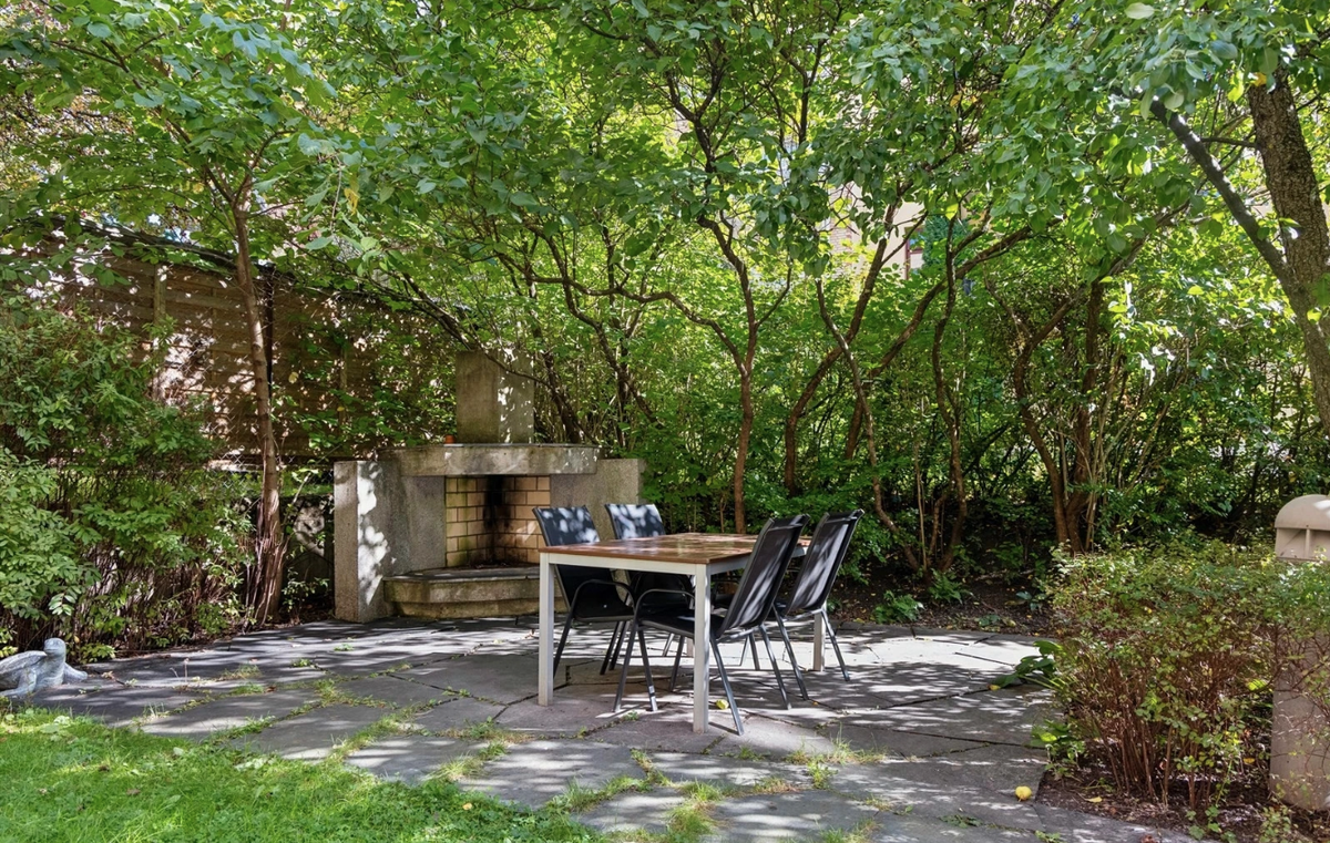 Bakgård Galleribilde