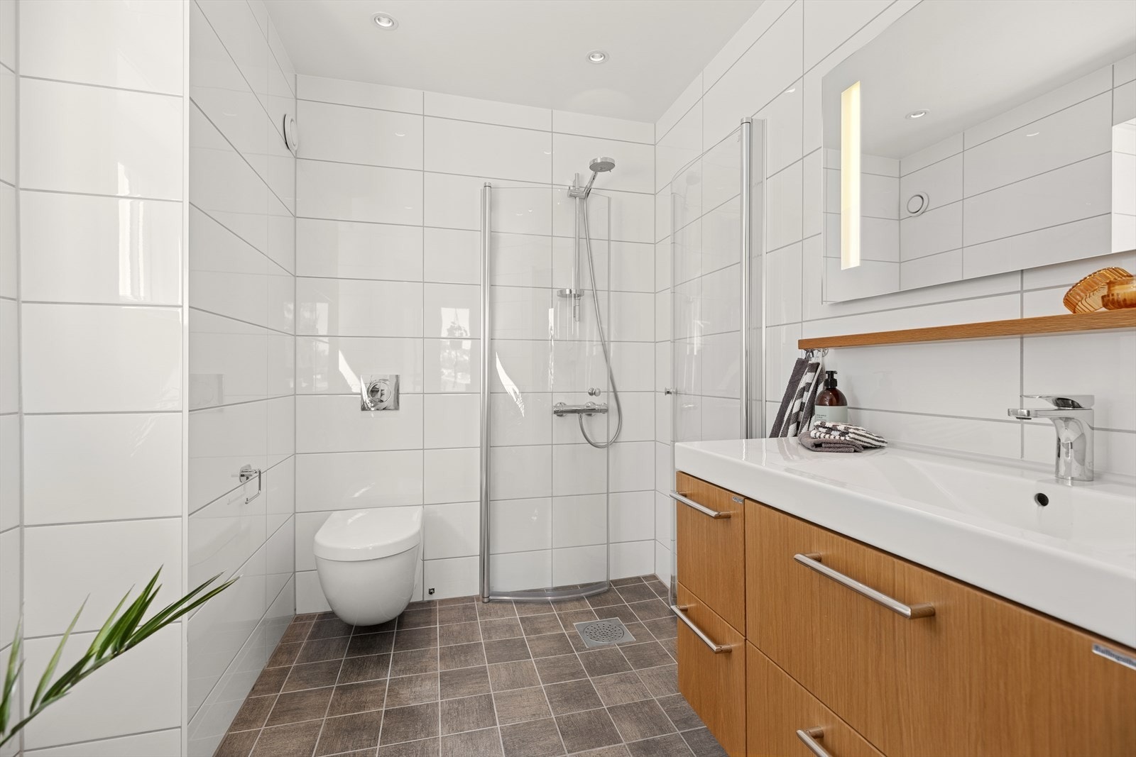 Bad i 1. etasje fra byggeår. Galleribilde