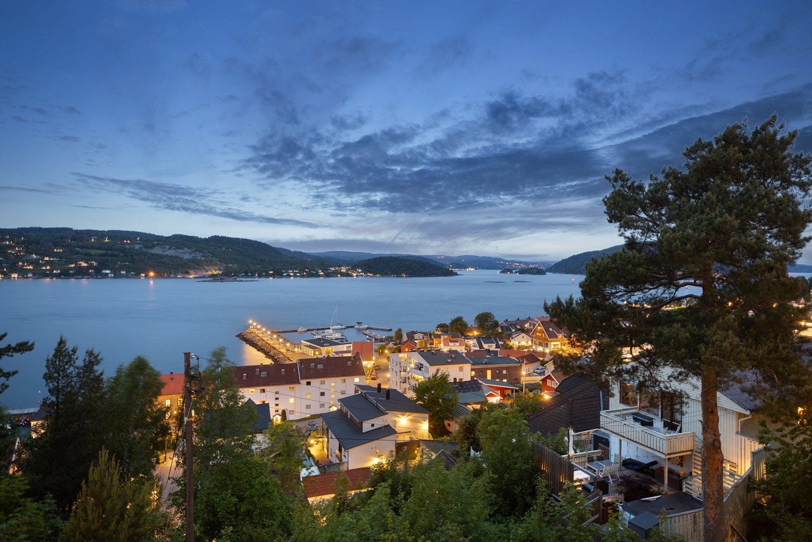 Joachim Norum Larsen ønsker velkommen til Chalmers vei 19 - her bor du med panoramautsikt over Oslofjorden. Galleribilde