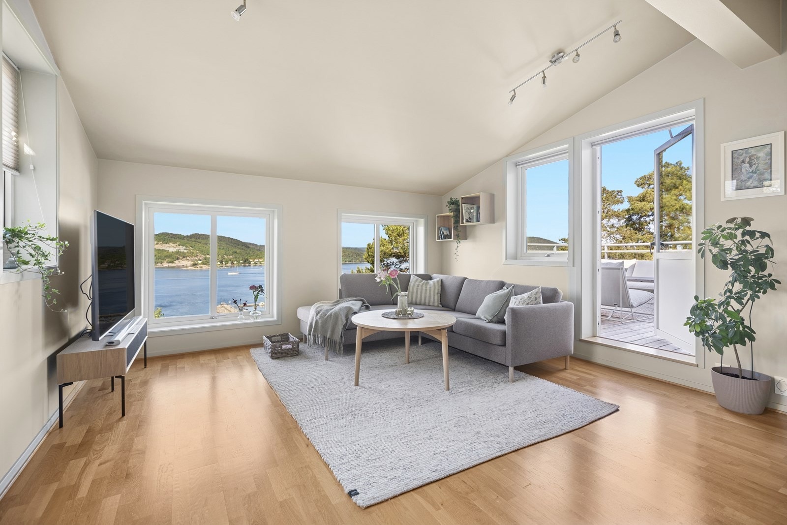 Herlig ekstra stue i 2. etasje- perfekt for barna eller ungdommen i huset. Galleribilde