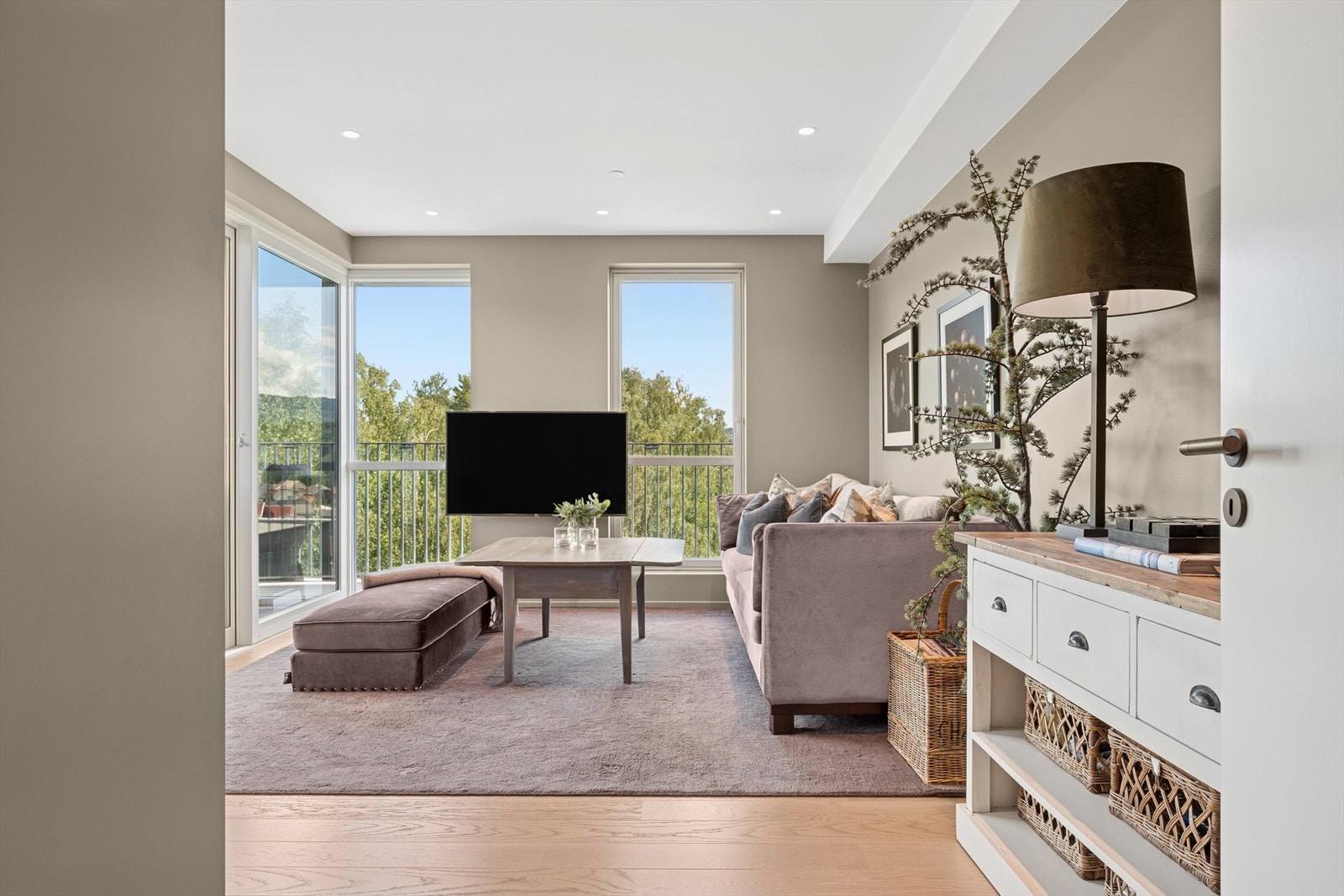 Leiligheten har i tillegg et fleksibelt rom som passer perfekt som ekstra stue eller hovedsoverom (soverom 4). Galleribilde