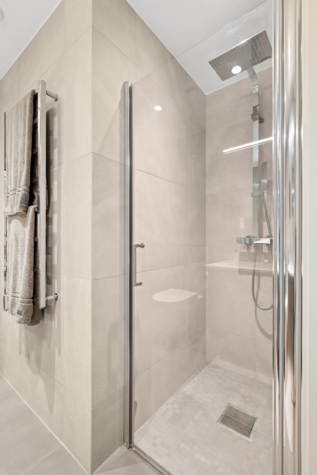 Dusjnisje på bad 2. Galleribilde