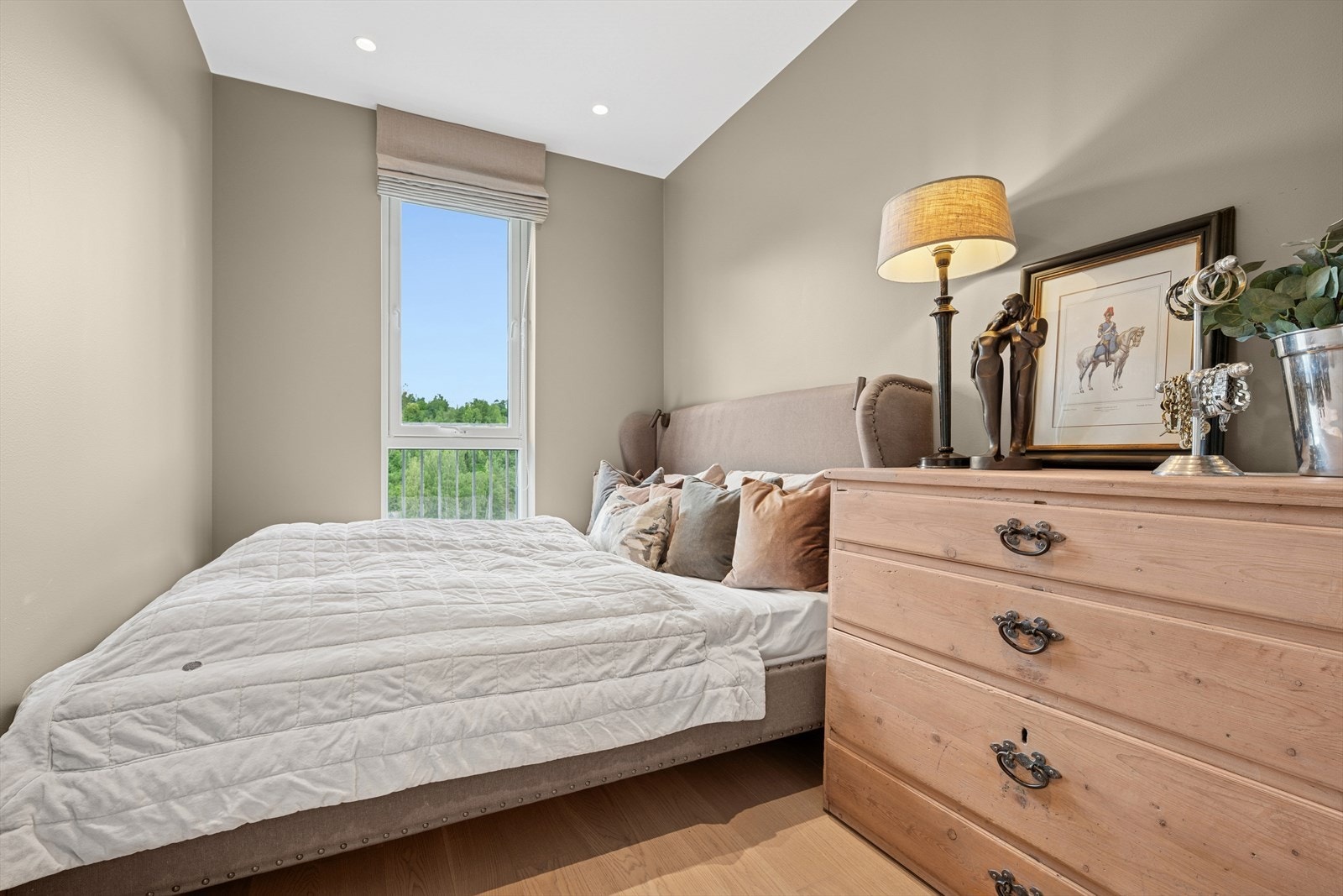 Leiligheten inneholder 3(4) fine soverom. Galleribilde