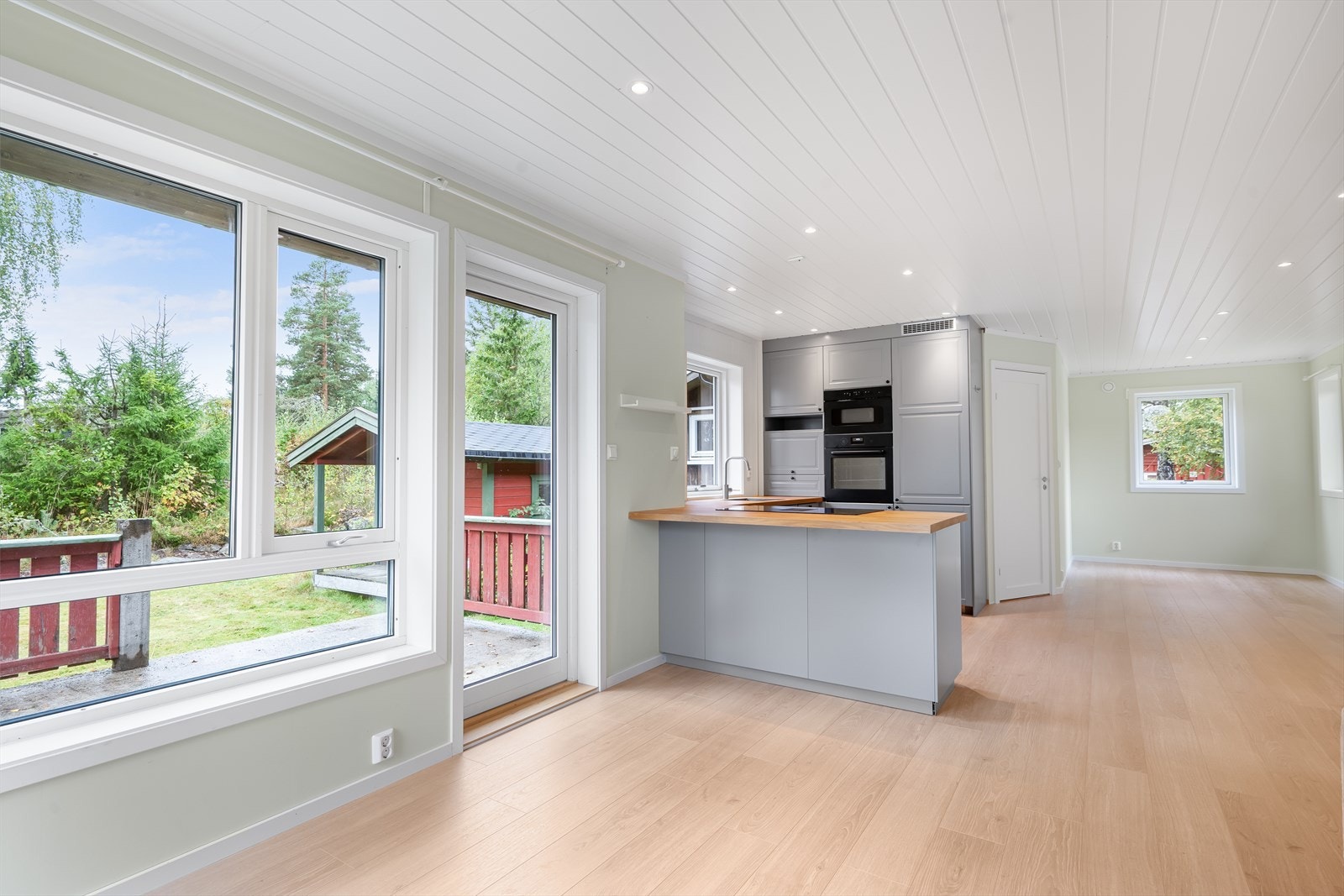 Fra stuen er det utgang til terrasse. Galleribilde