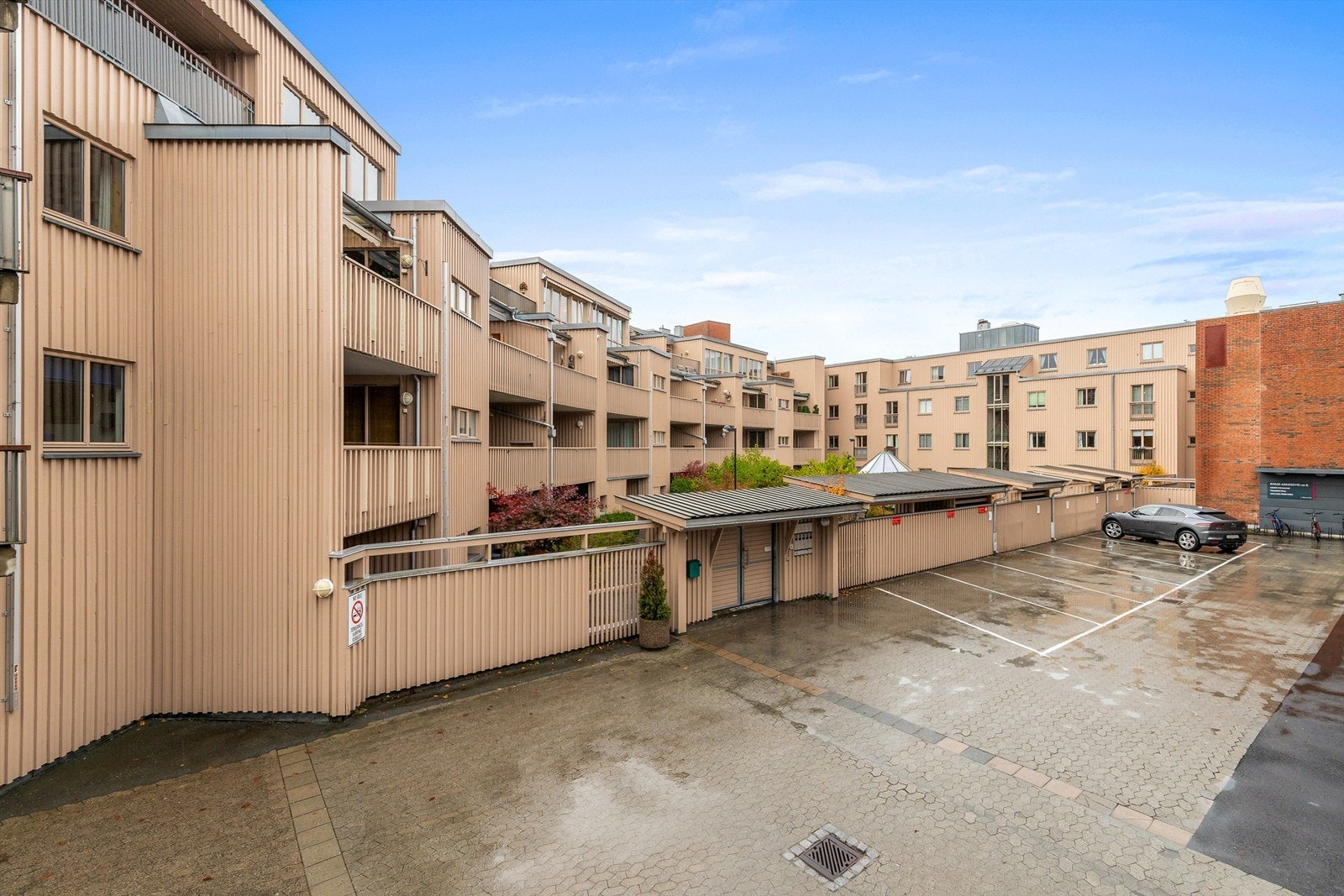 Inngangsparti utvendig. Galleribilde