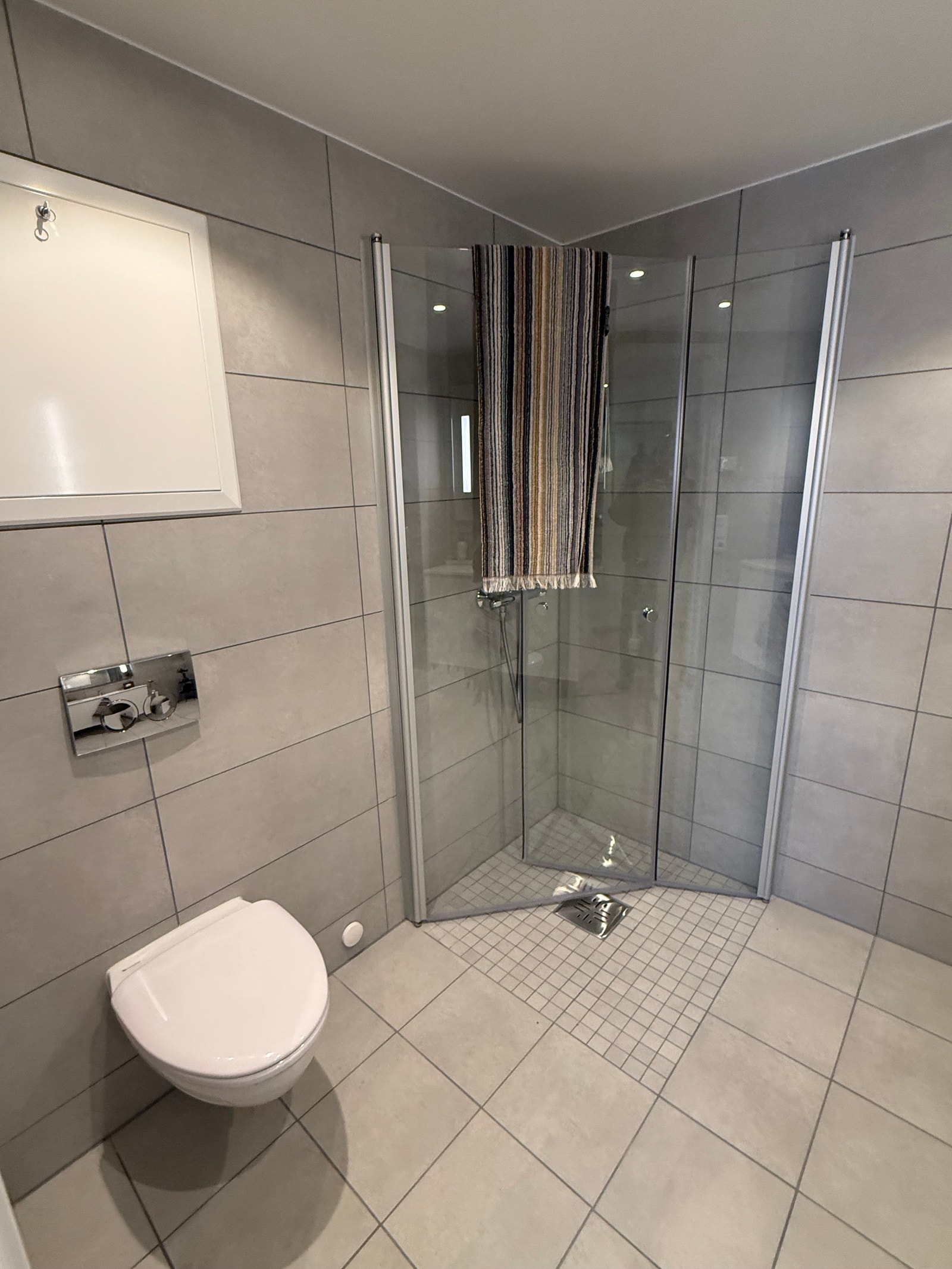 NY LYS OG LEKKER BAD Galleribilde