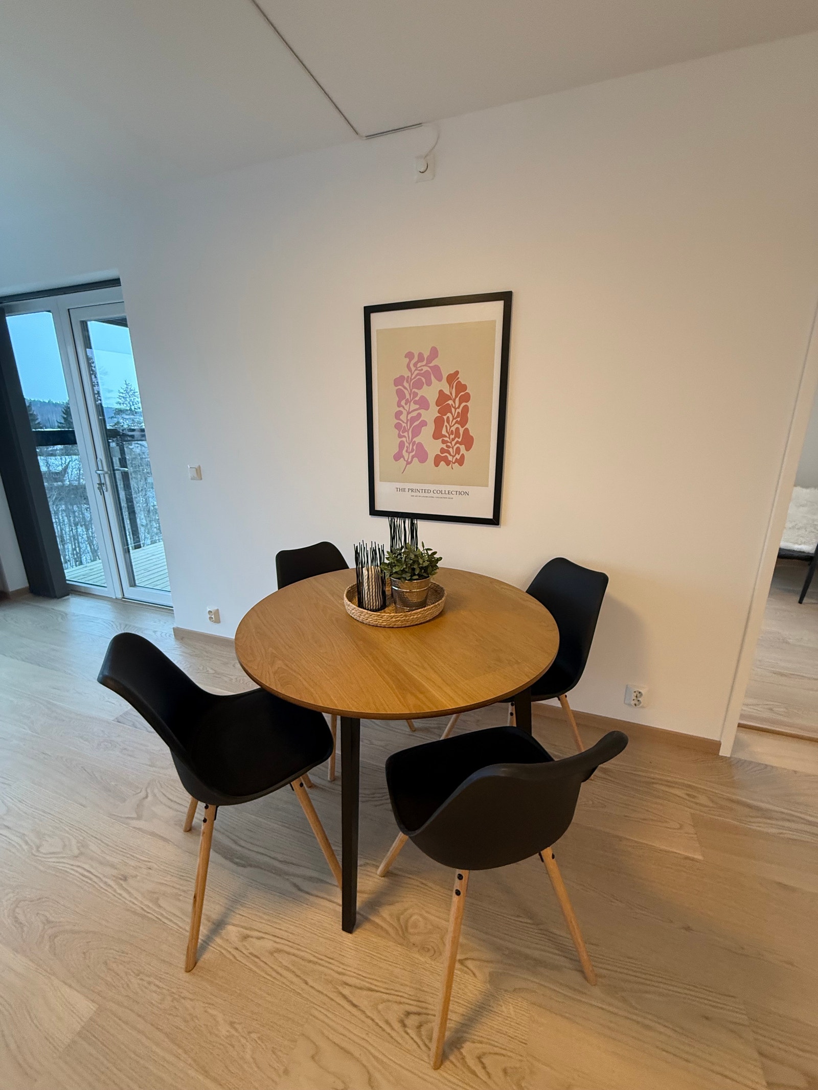 PLASS TIL SPISEBORD Galleribilde