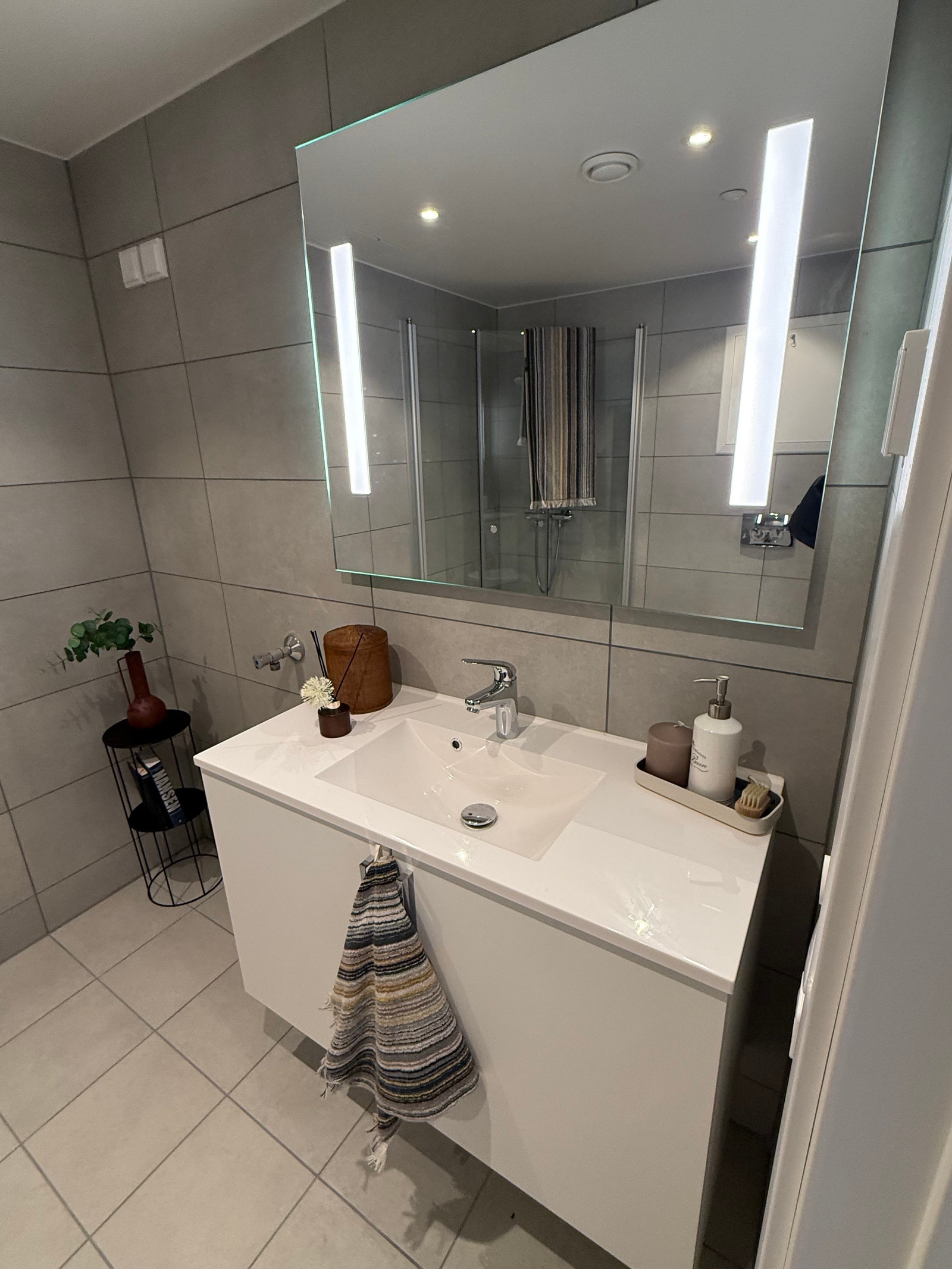 NY LYS OG LEKKER BAD Galleribilde