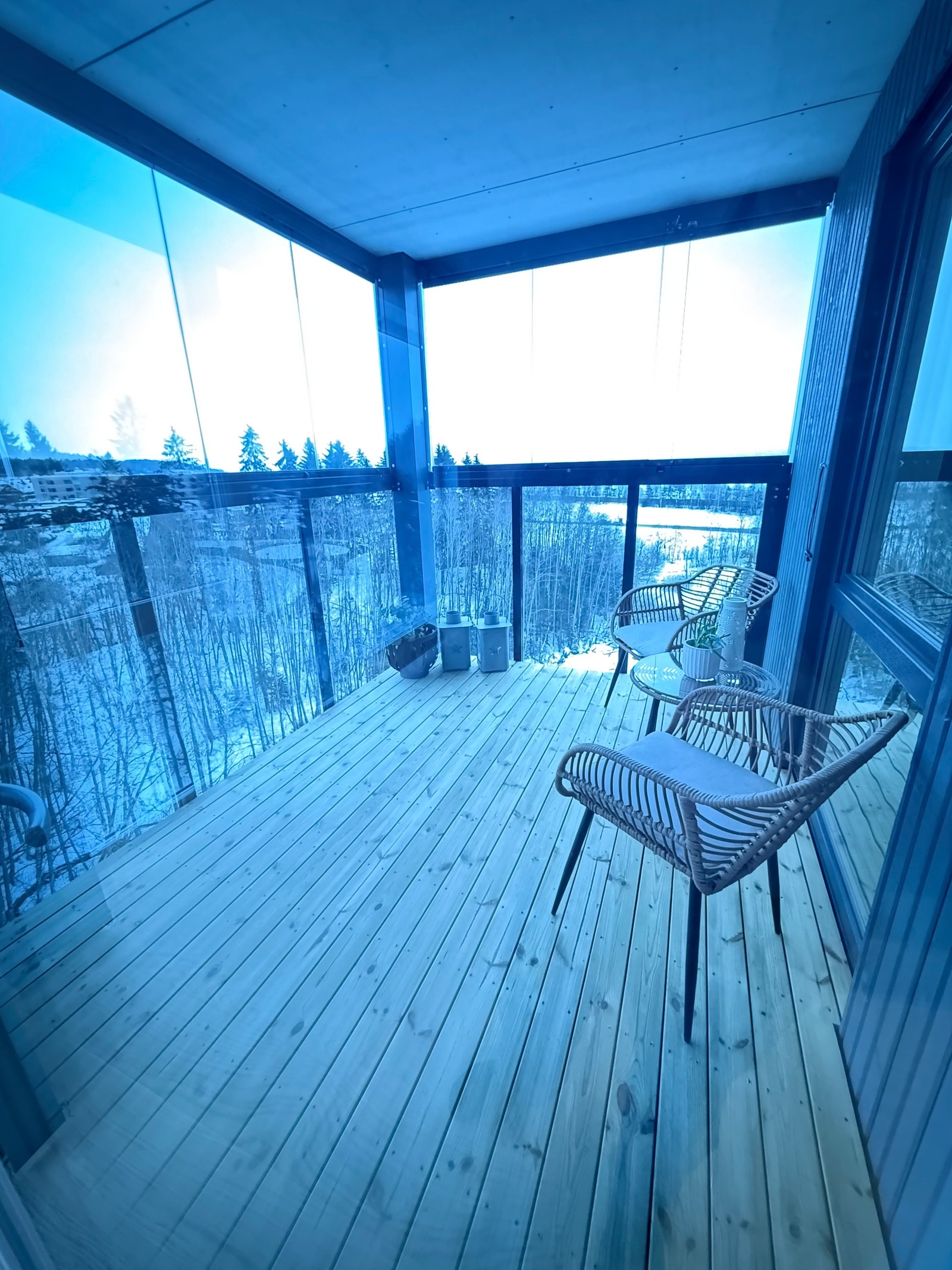 STOR BALKONG MED UTSIKT Galleribilde